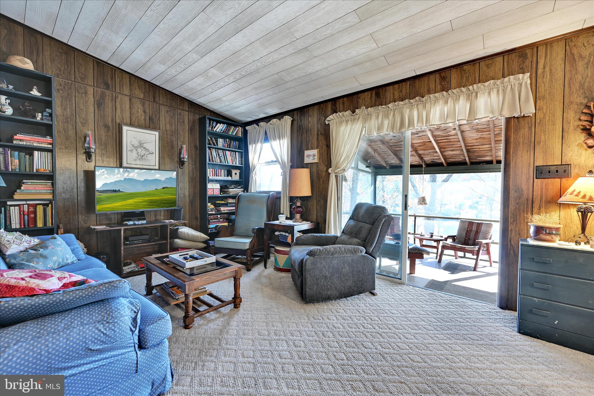 LAKE WYNONAH - Residential