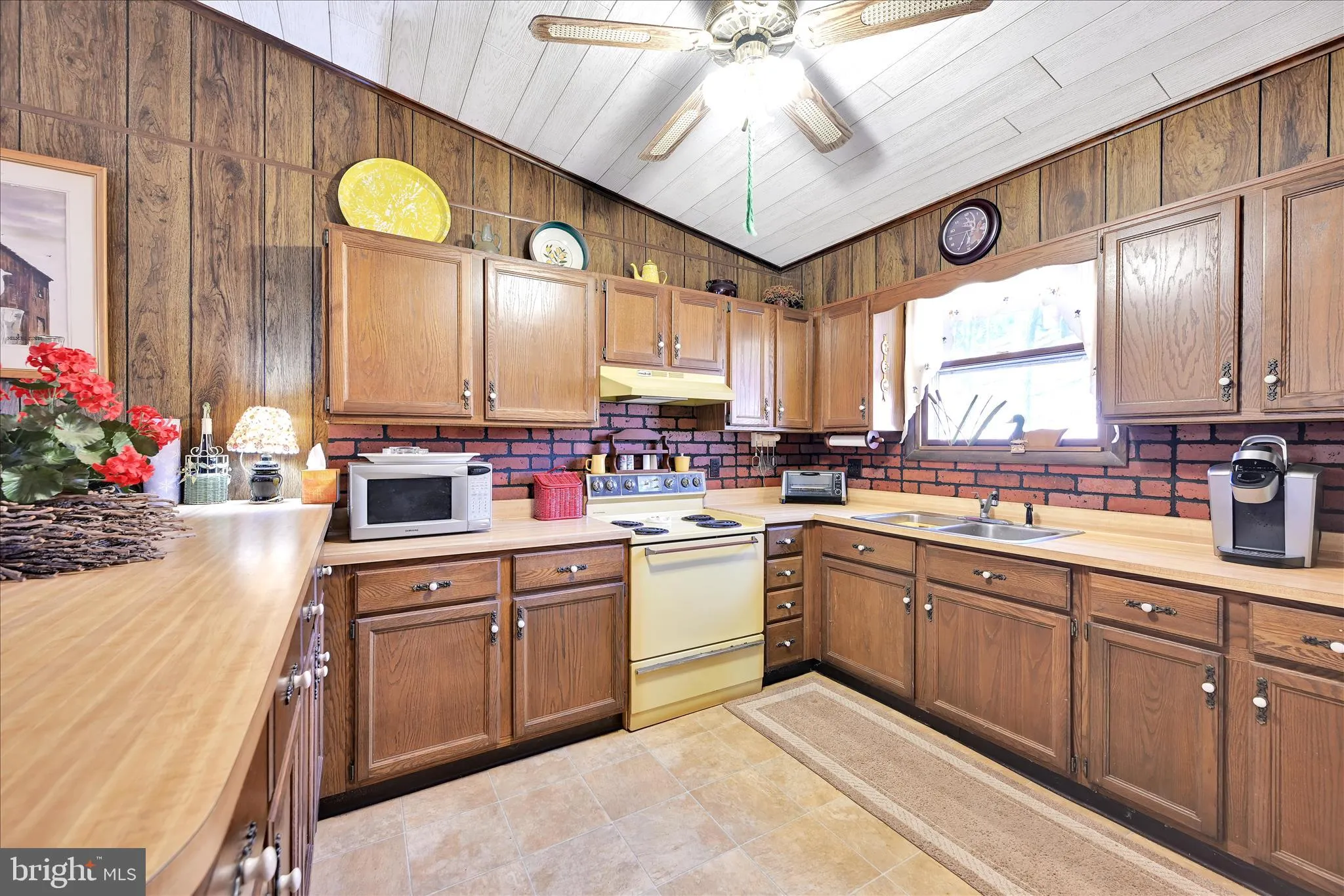 Auburn, Pennsylvania 17922, United States, 3 Bedrooms Bedrooms, ,1 BathroomBathrooms,Residential,Active,241135