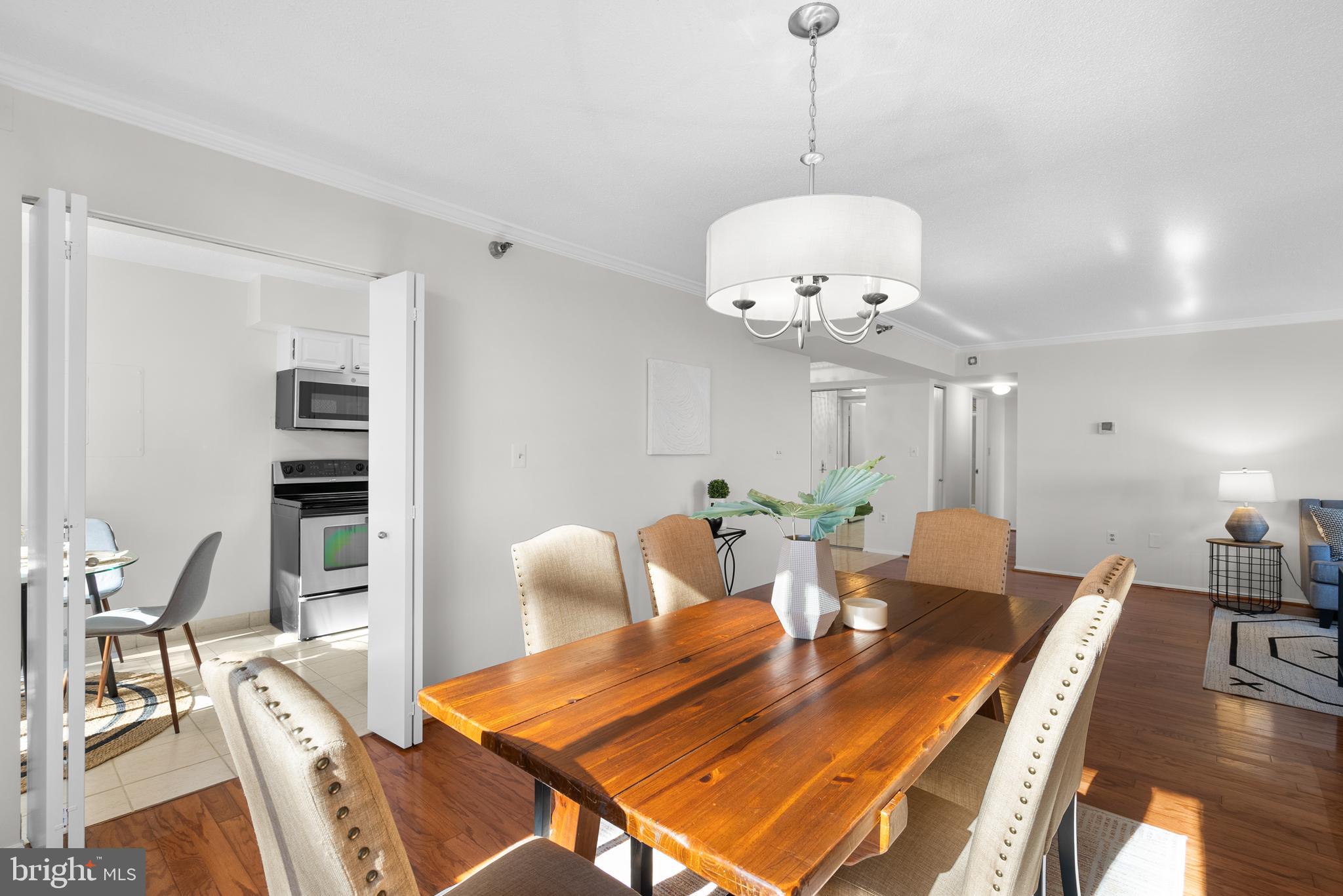 ENCORE OF MCLEAN - Residential