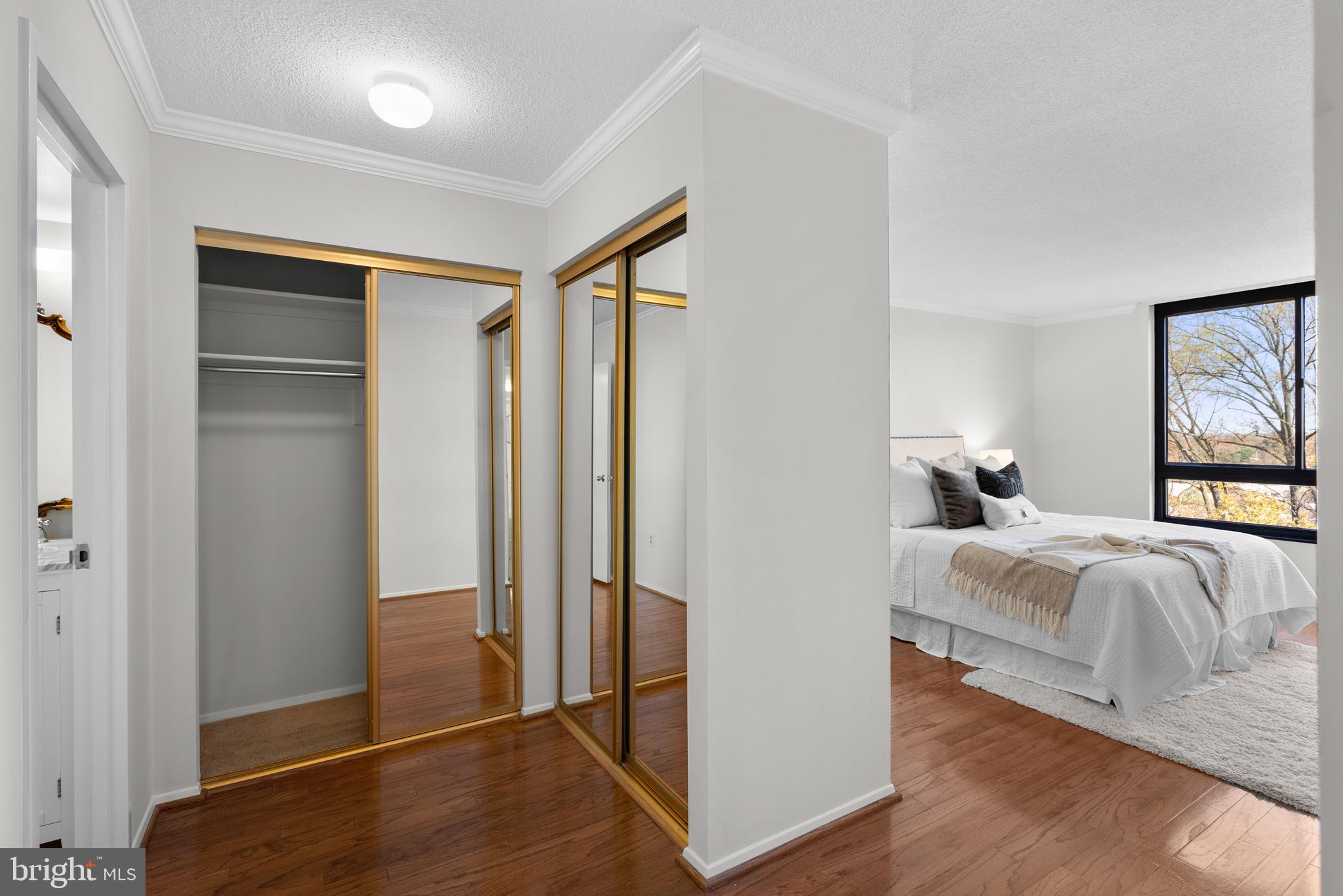 ENCORE OF MCLEAN - Residential