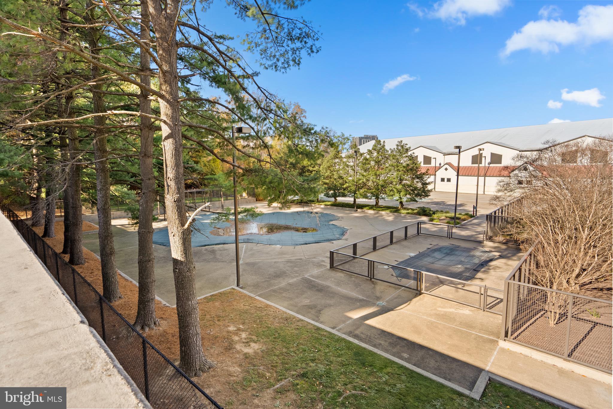 ENCORE OF MCLEAN - Residential
