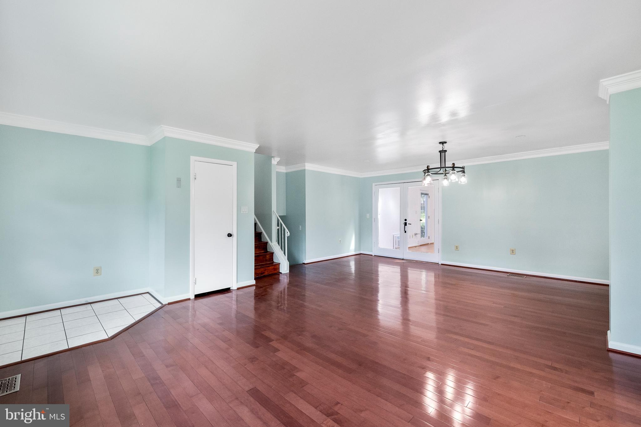 5725 HABERSHAM WAY