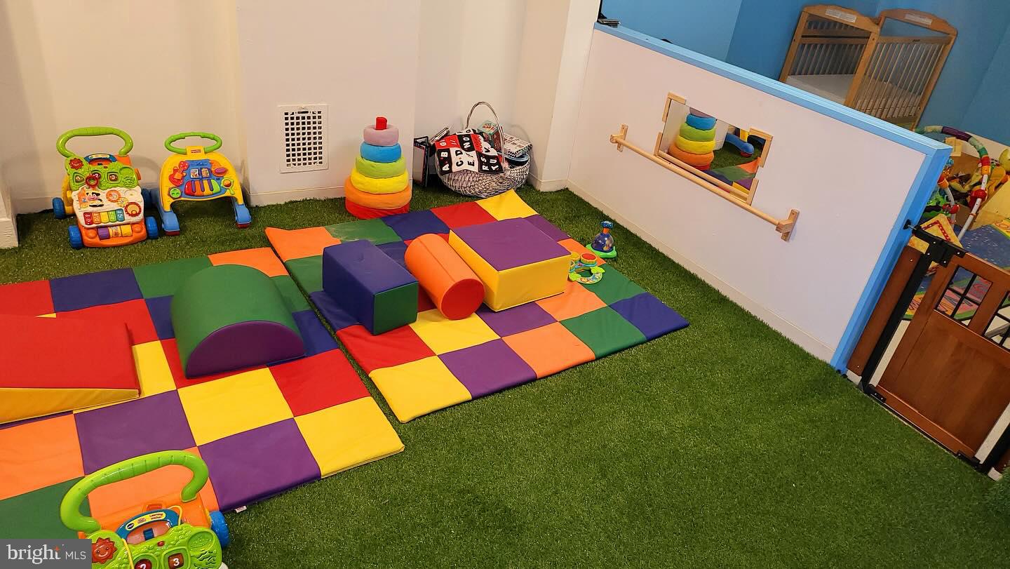 GERMANTOWN - Commercial Sale