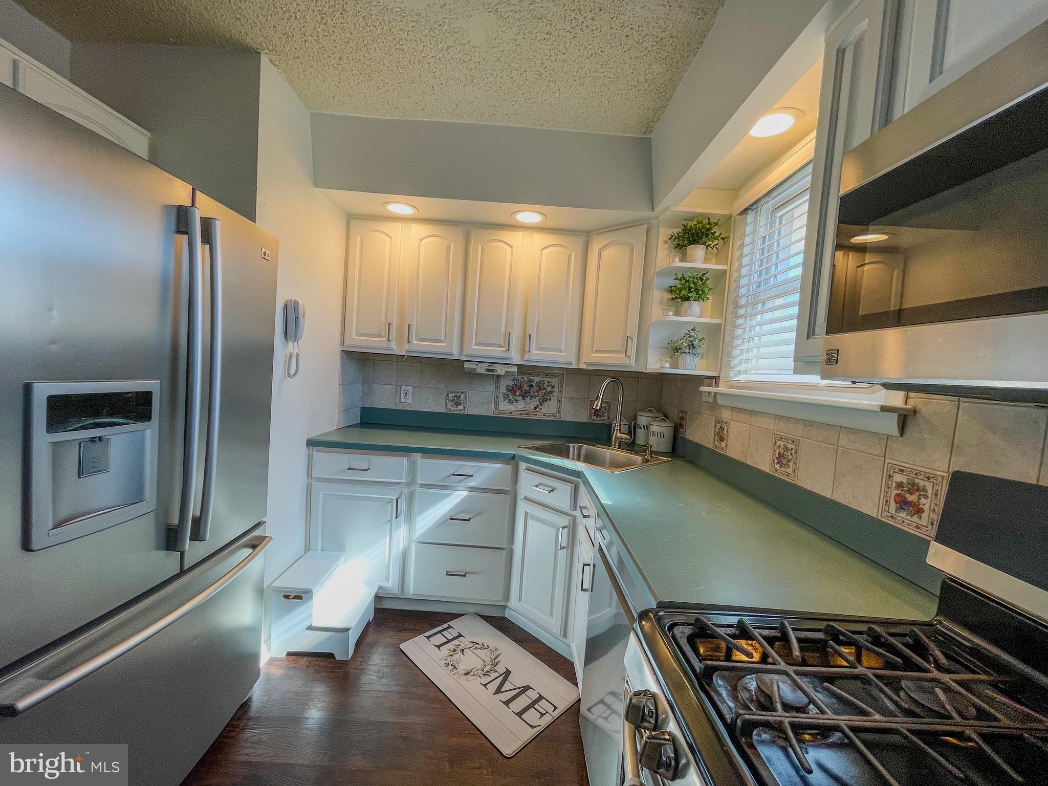 ACADEMY GARDENS - Residential