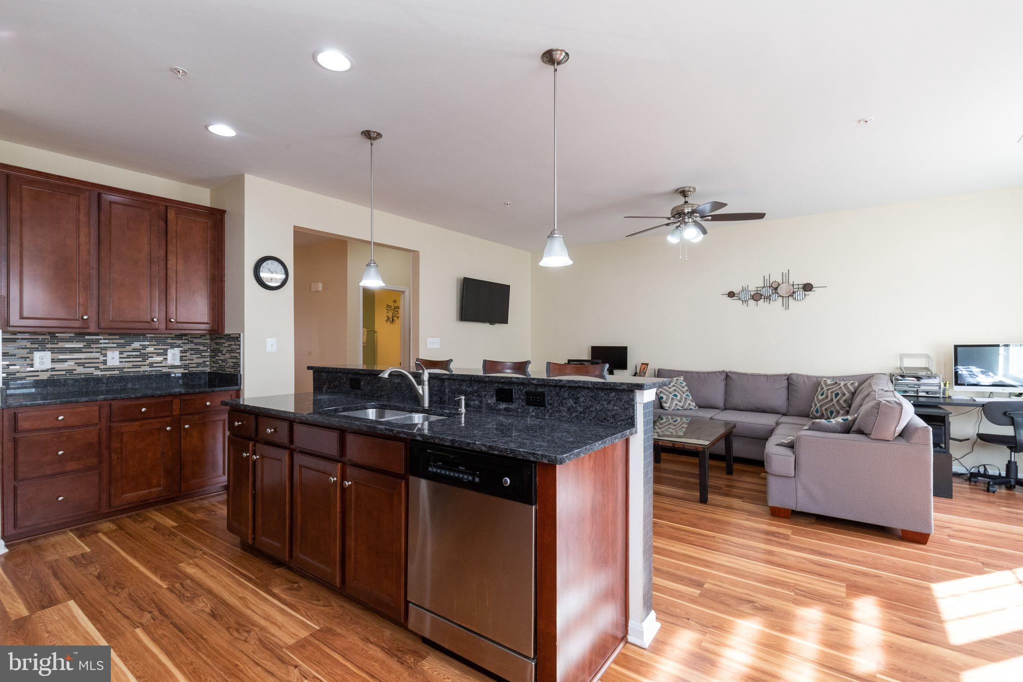 LEE SQUARE - Residential