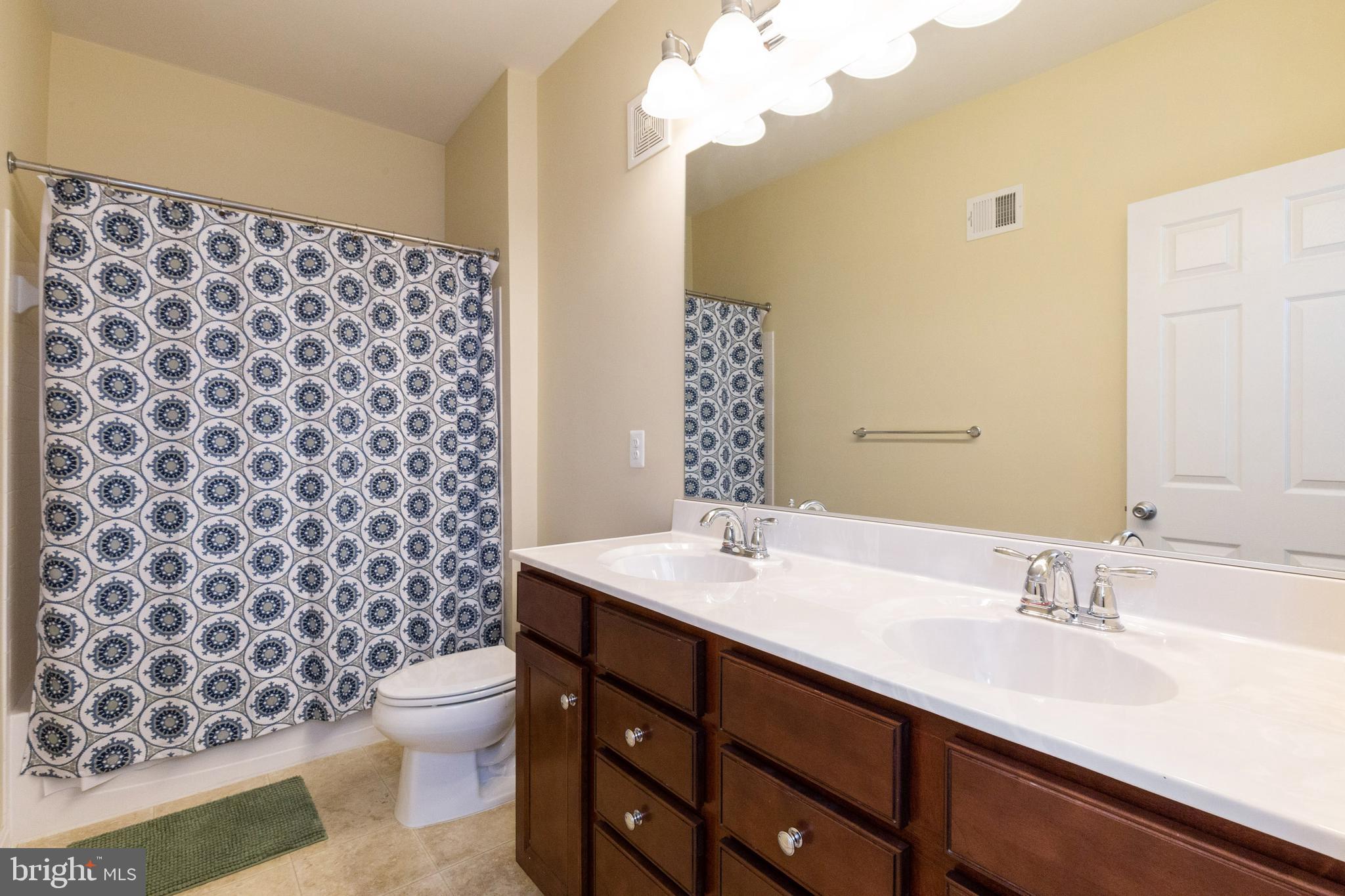 LEE SQUARE - Residential