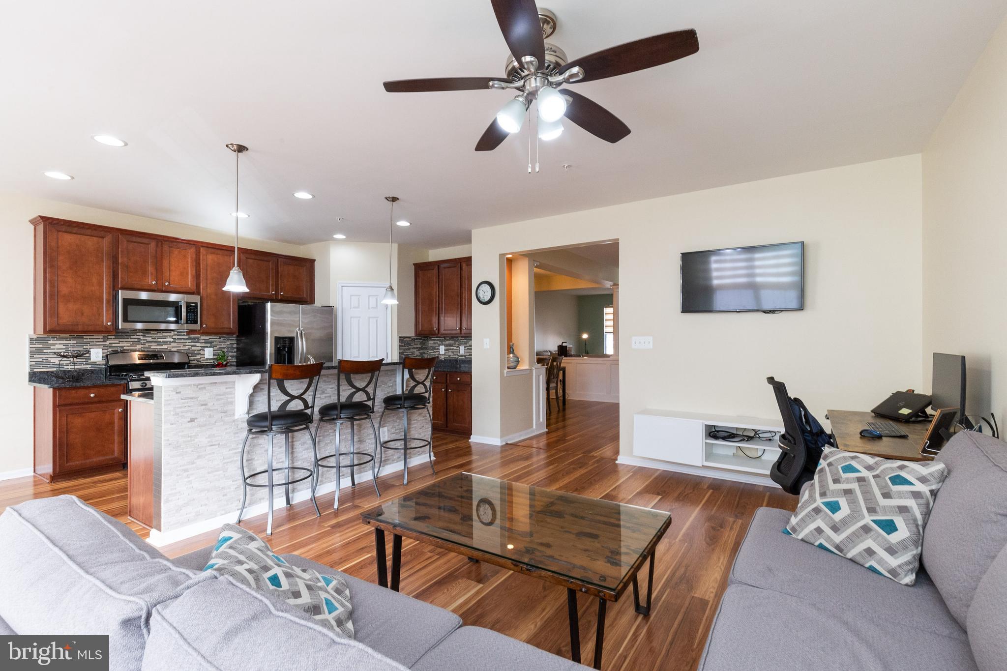 LEE SQUARE - Residential