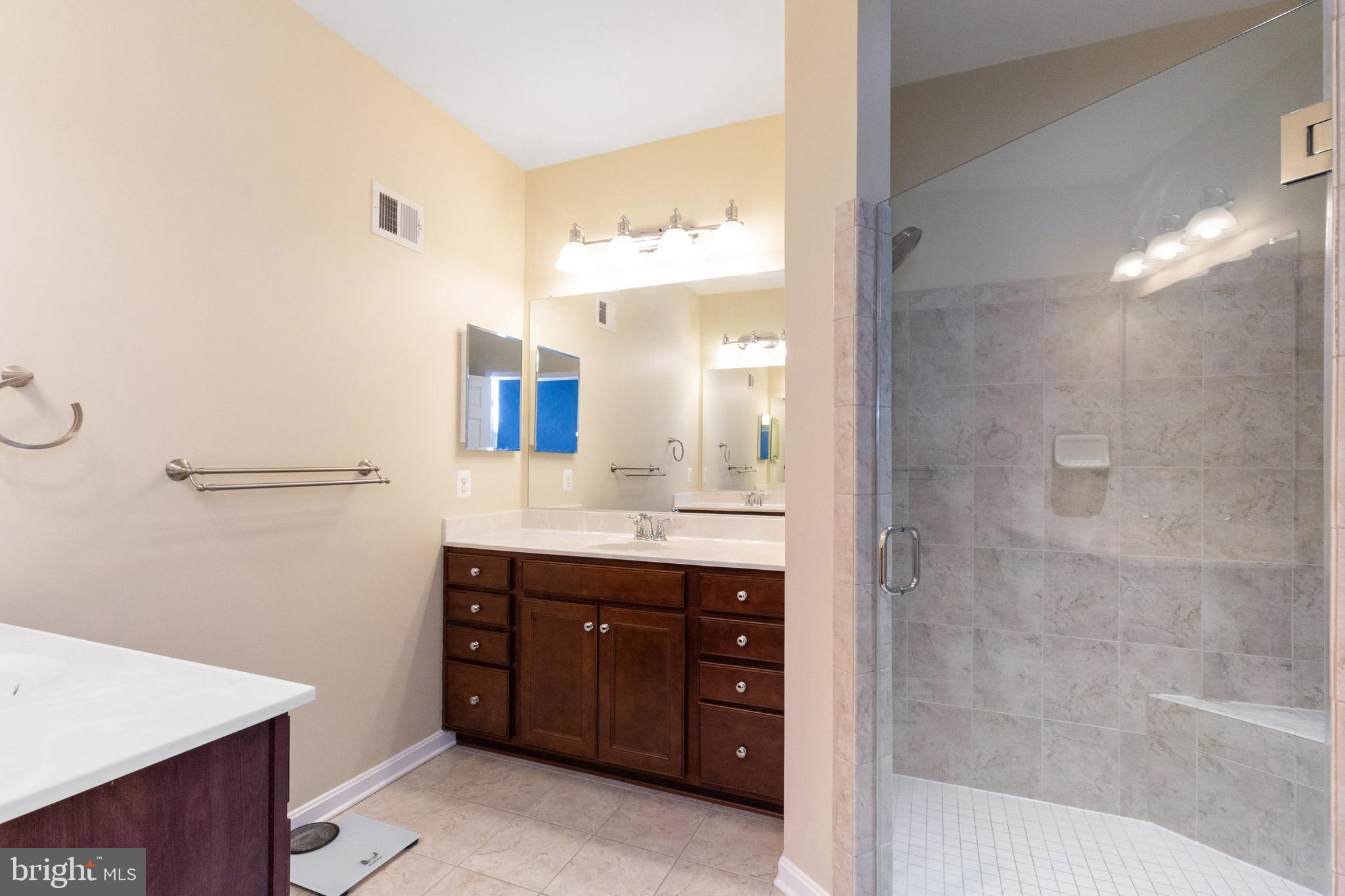 LEE SQUARE - Residential