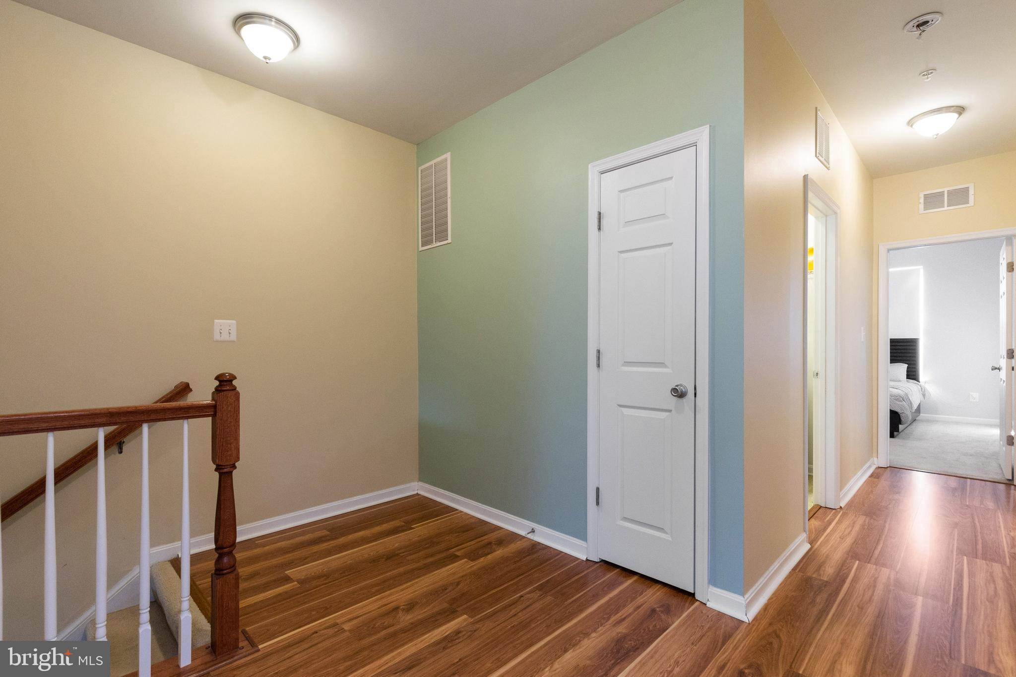 LEE SQUARE - Residential