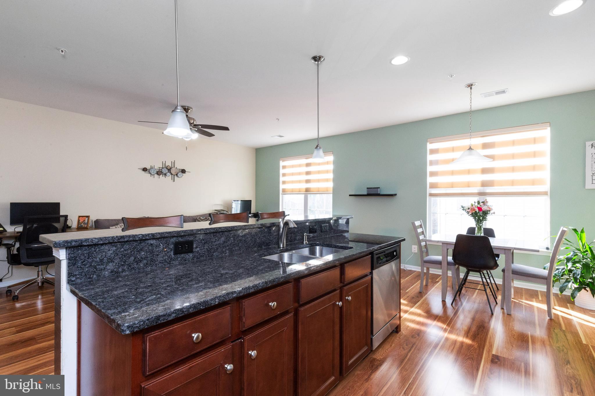 LEE SQUARE - Residential