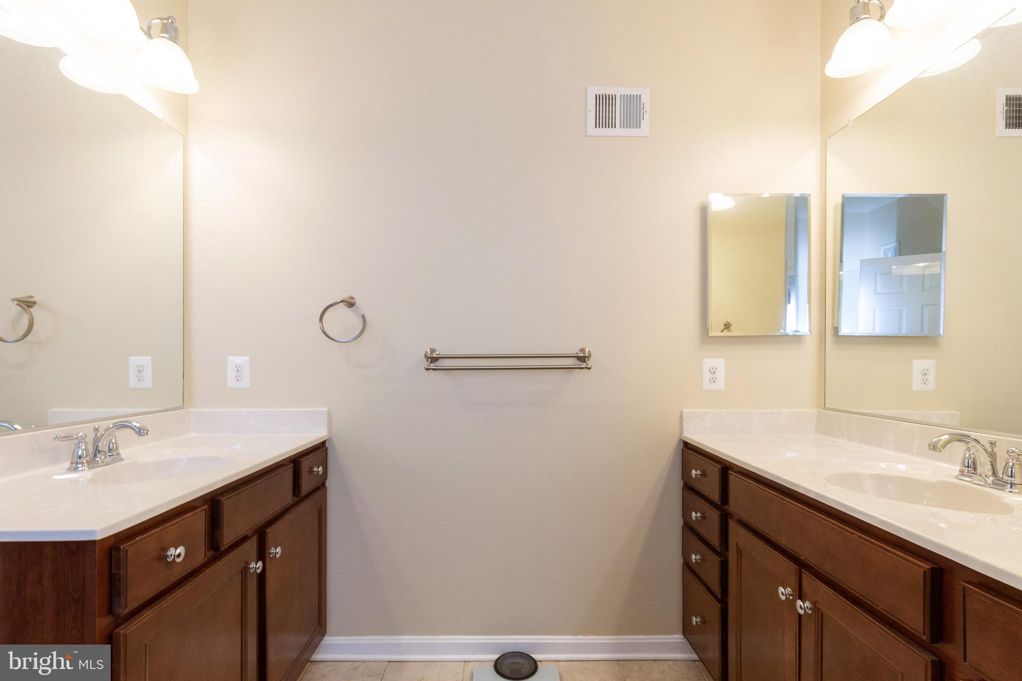 LEE SQUARE - Residential