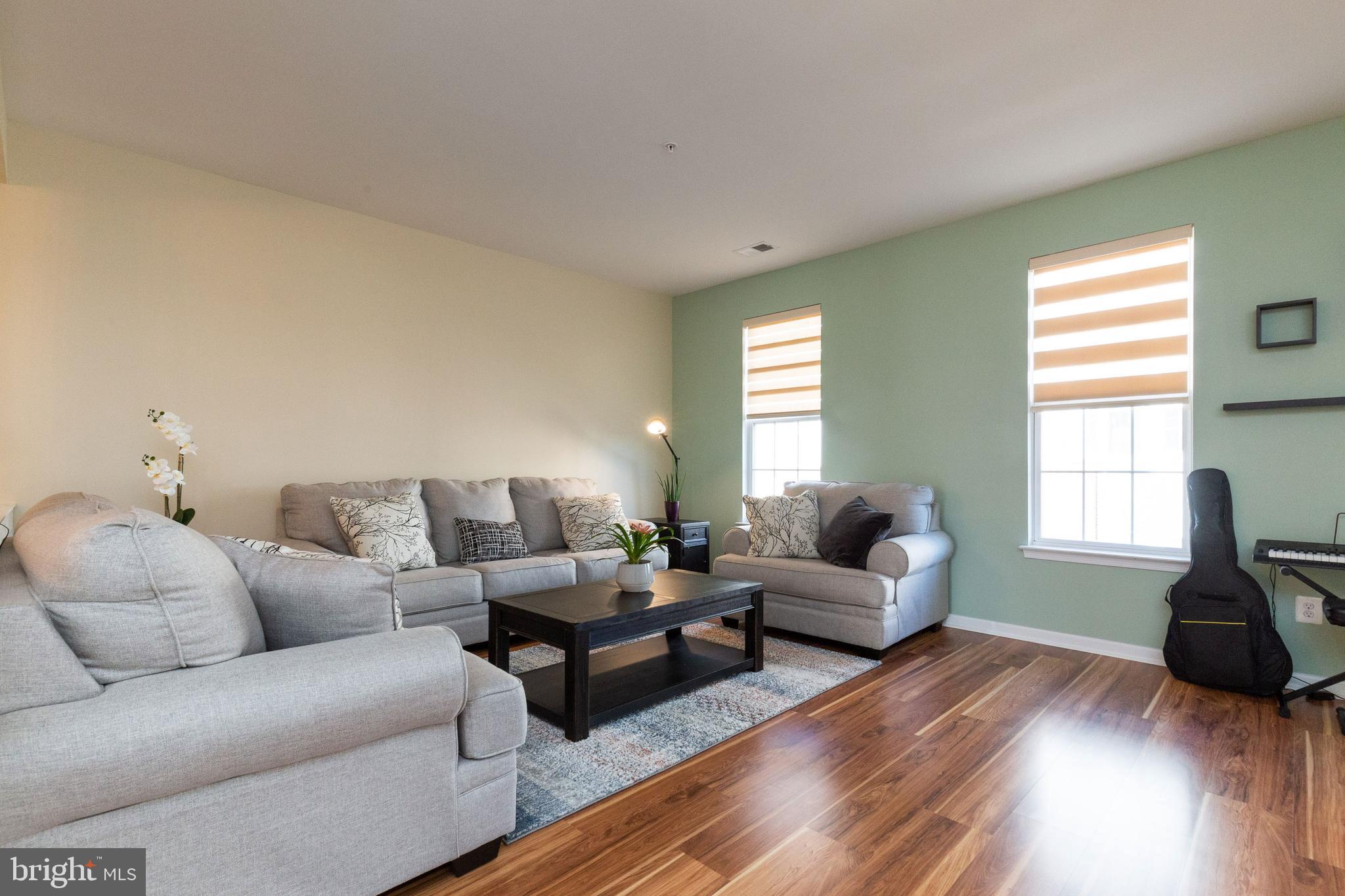 LEE SQUARE - Residential