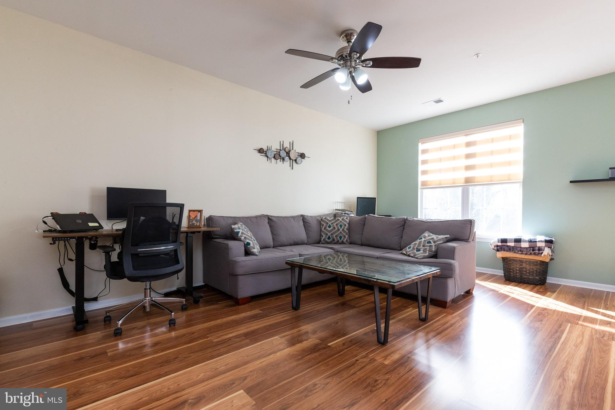 LEE SQUARE - Residential