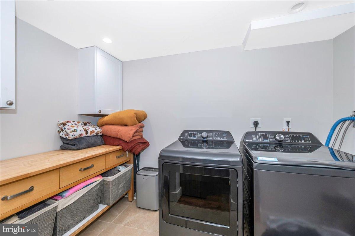 MYERSVILLE - Residential