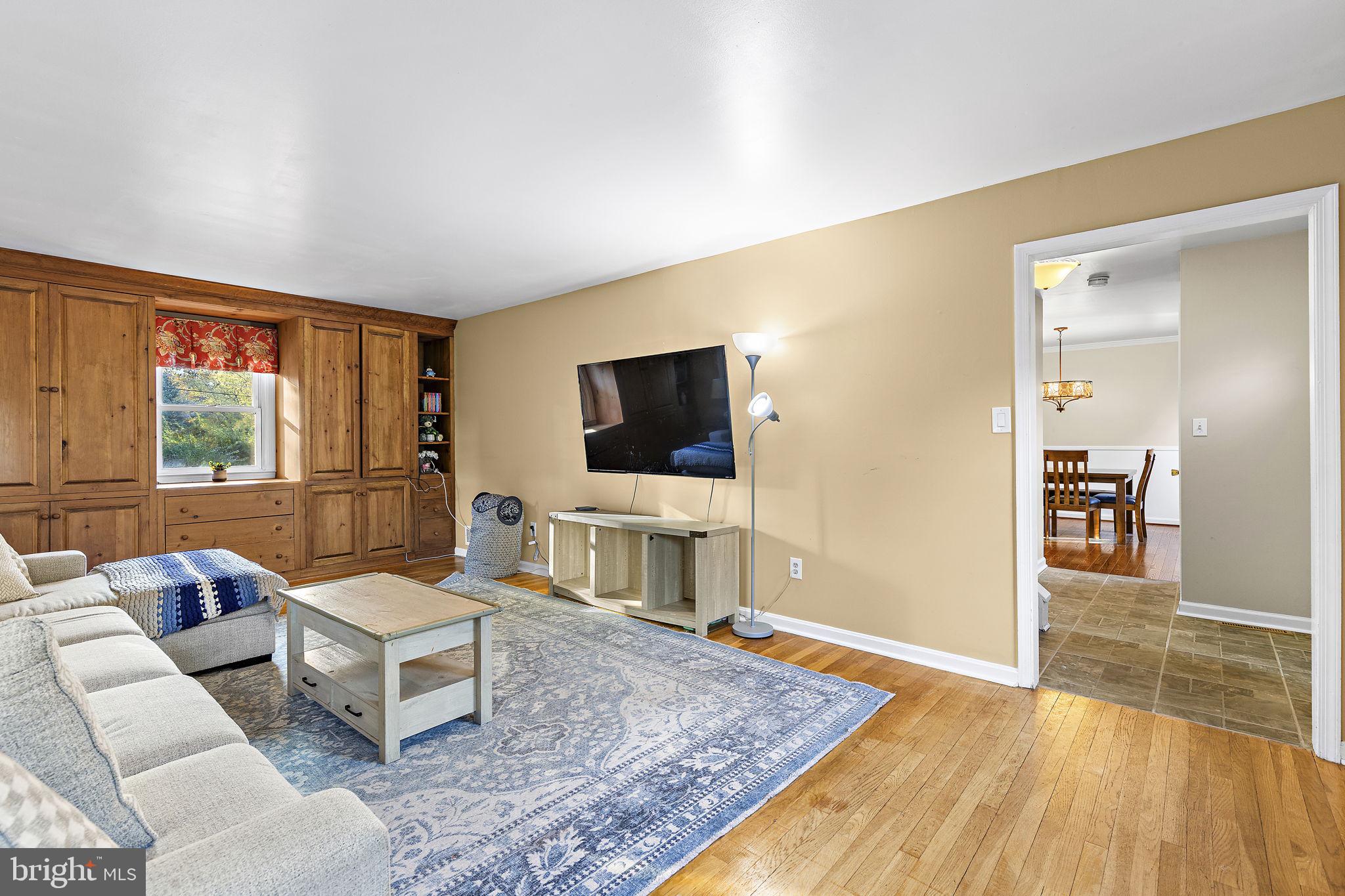 6214 OAK HILL DRIVE