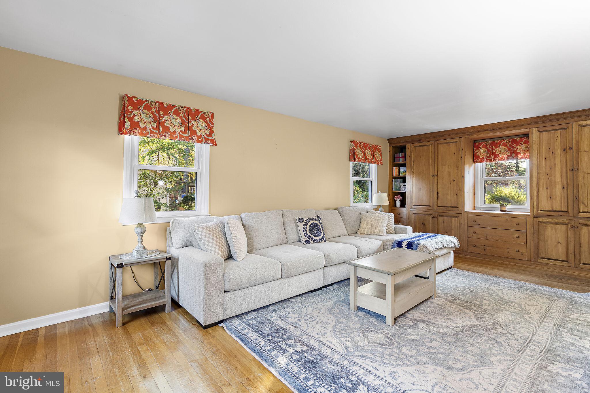 6214 OAK HILL DRIVE