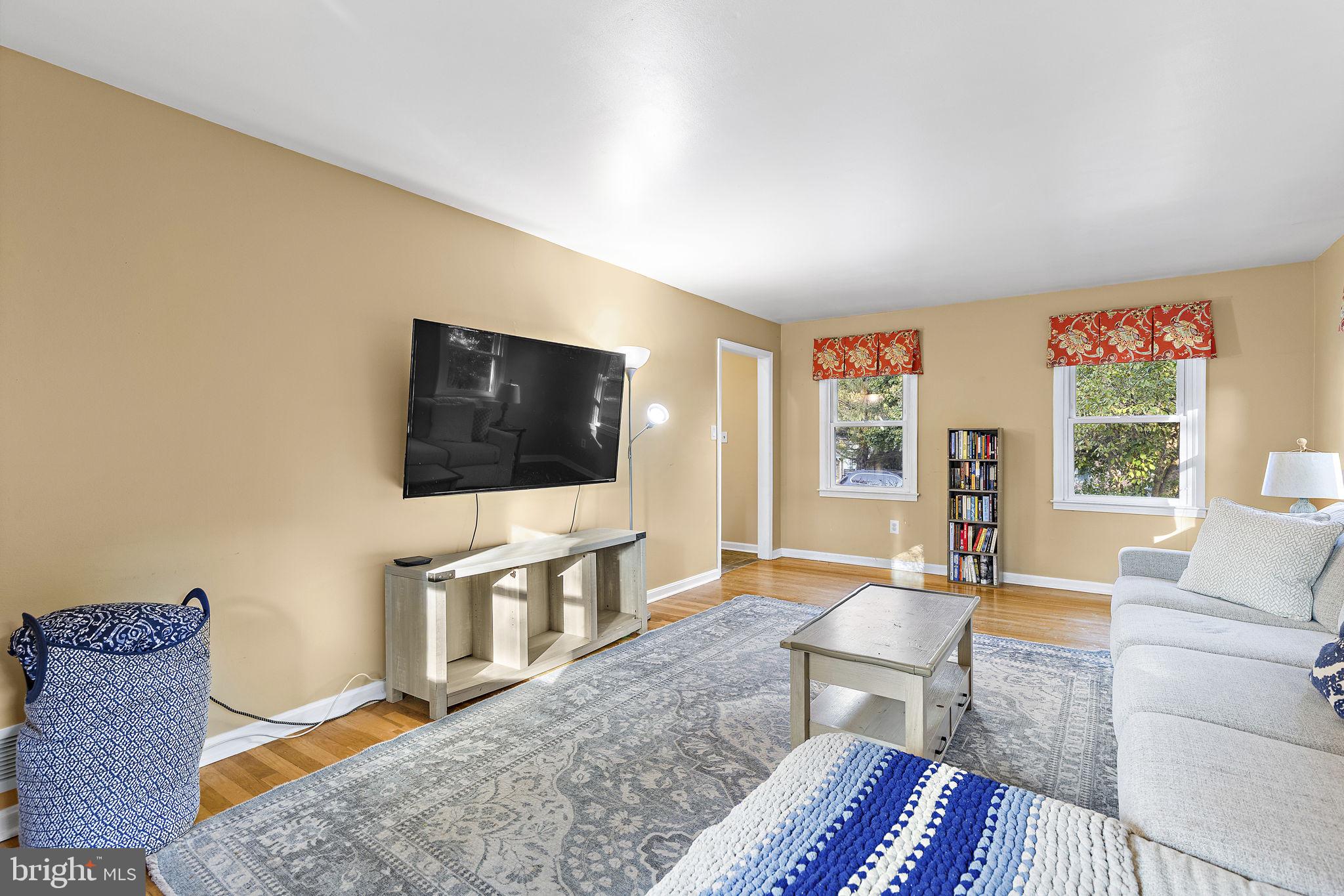 6214 OAK HILL DRIVE