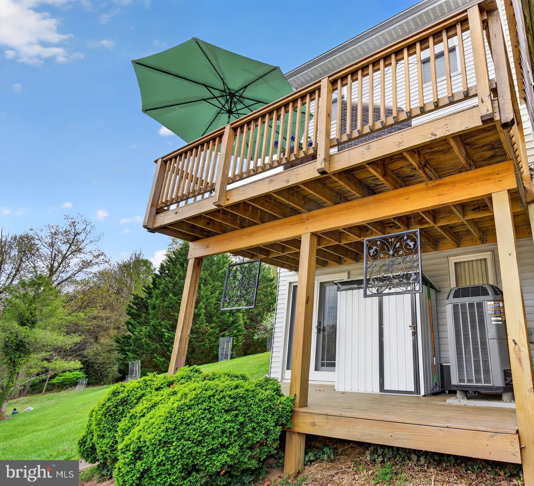 RIVERCHASE - Residential