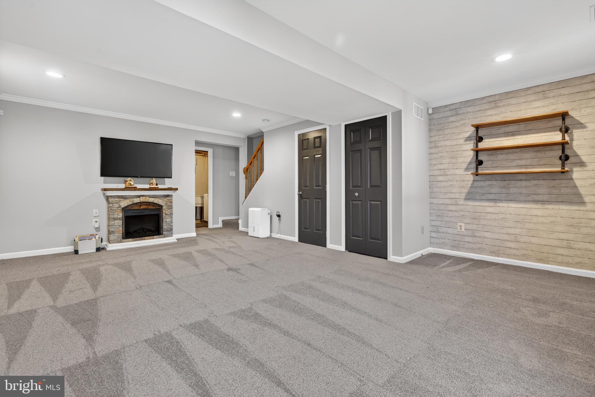 RIVERCHASE - Residential