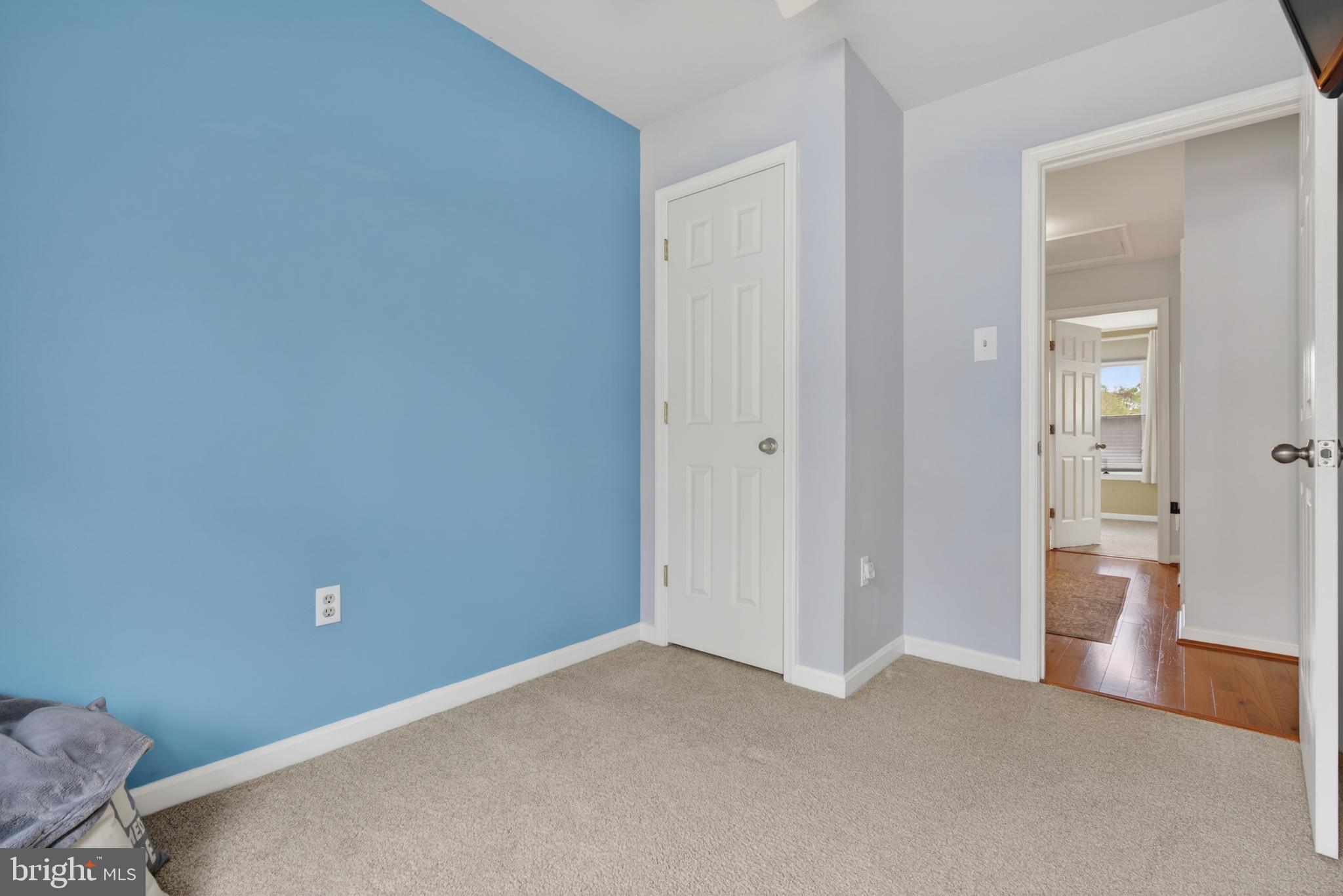 RIVERCHASE - Residential