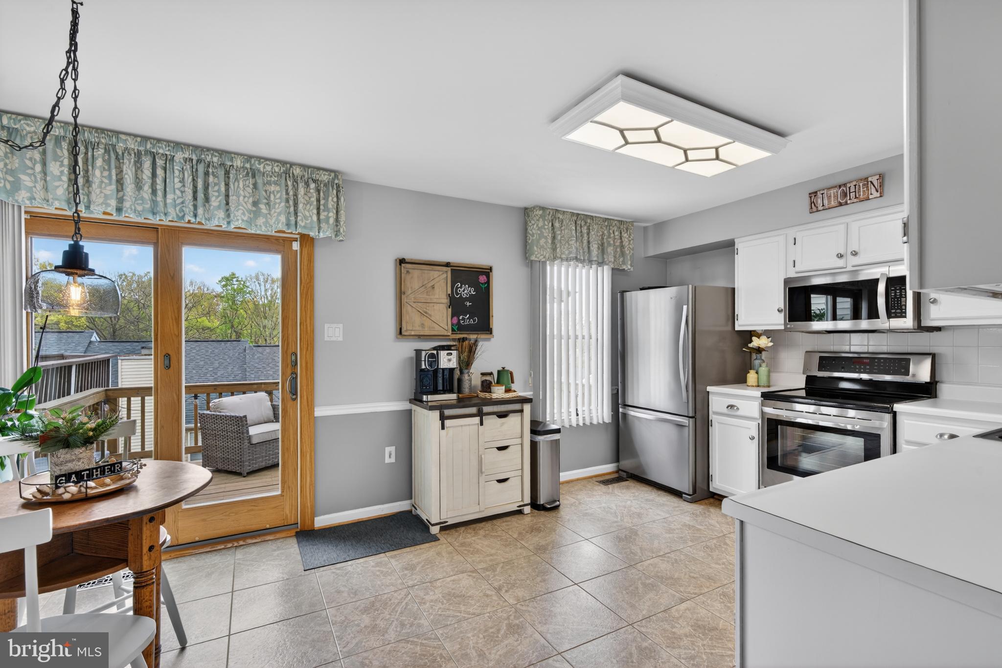 RIVERCHASE - Residential