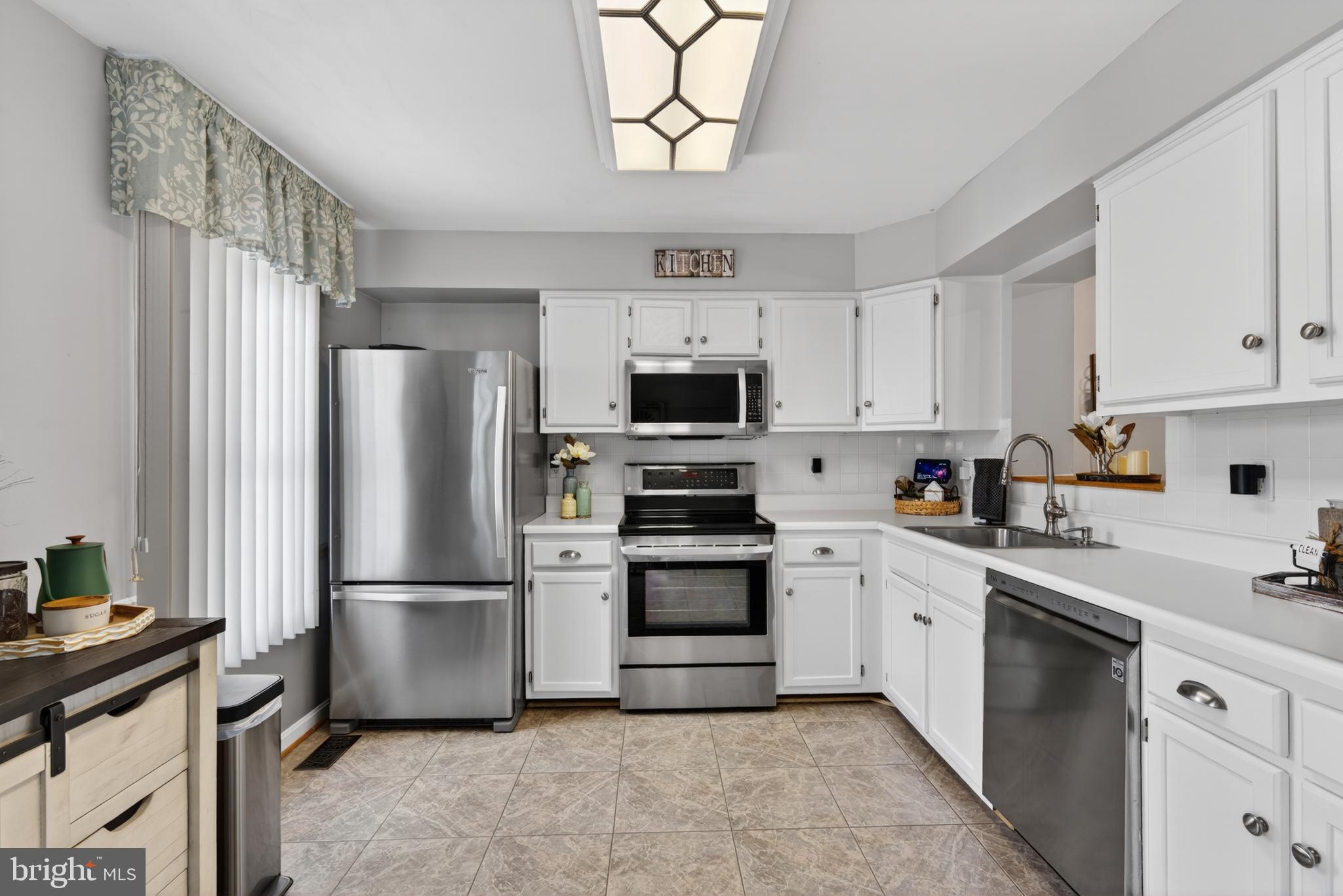 RIVERCHASE - Residential