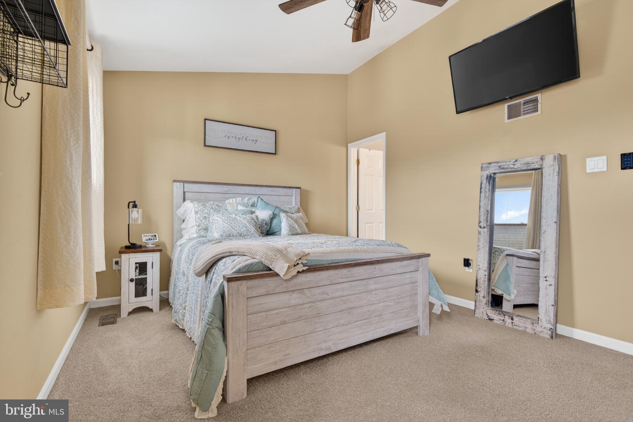 RIVERCHASE - Residential