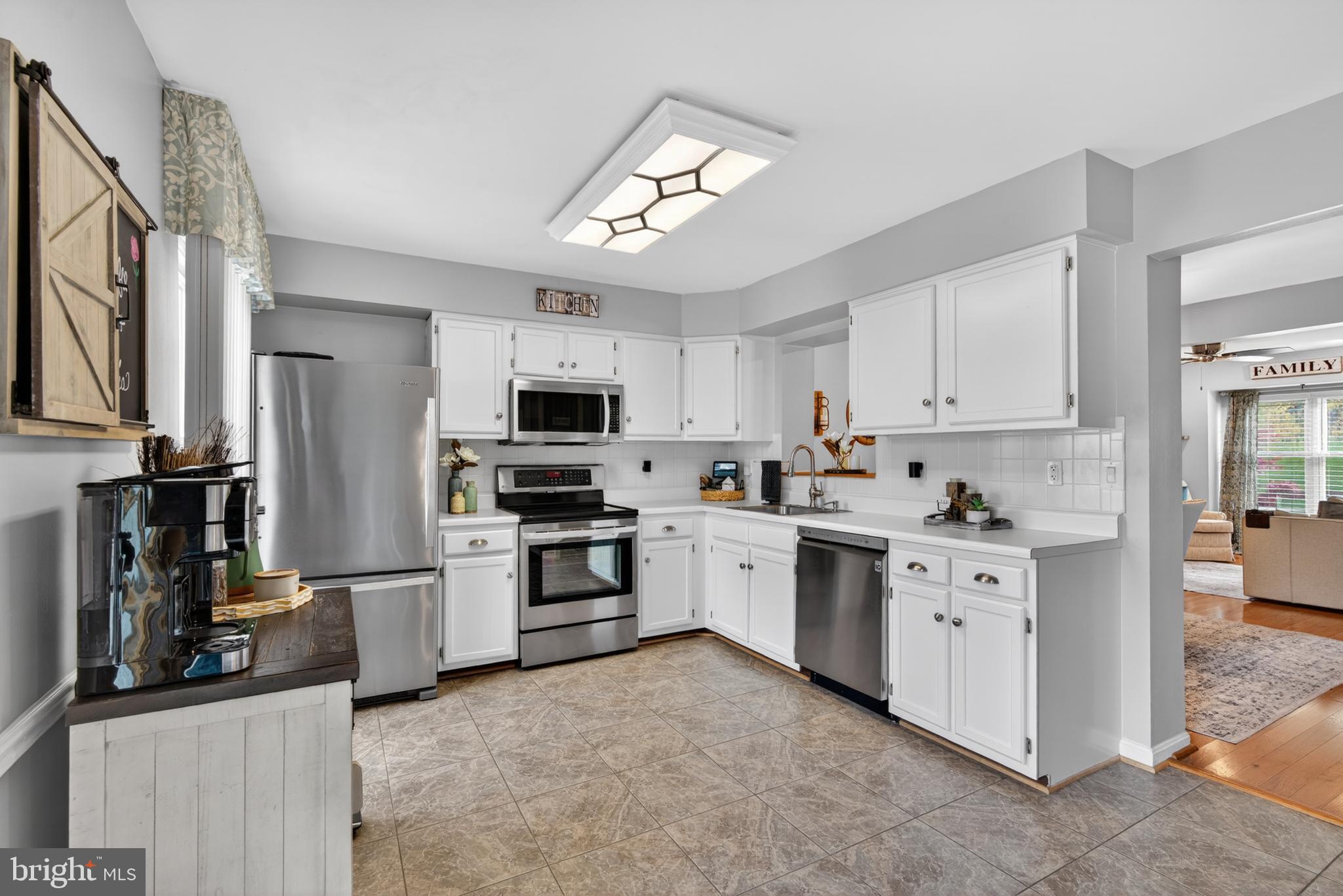 RIVERCHASE - Residential