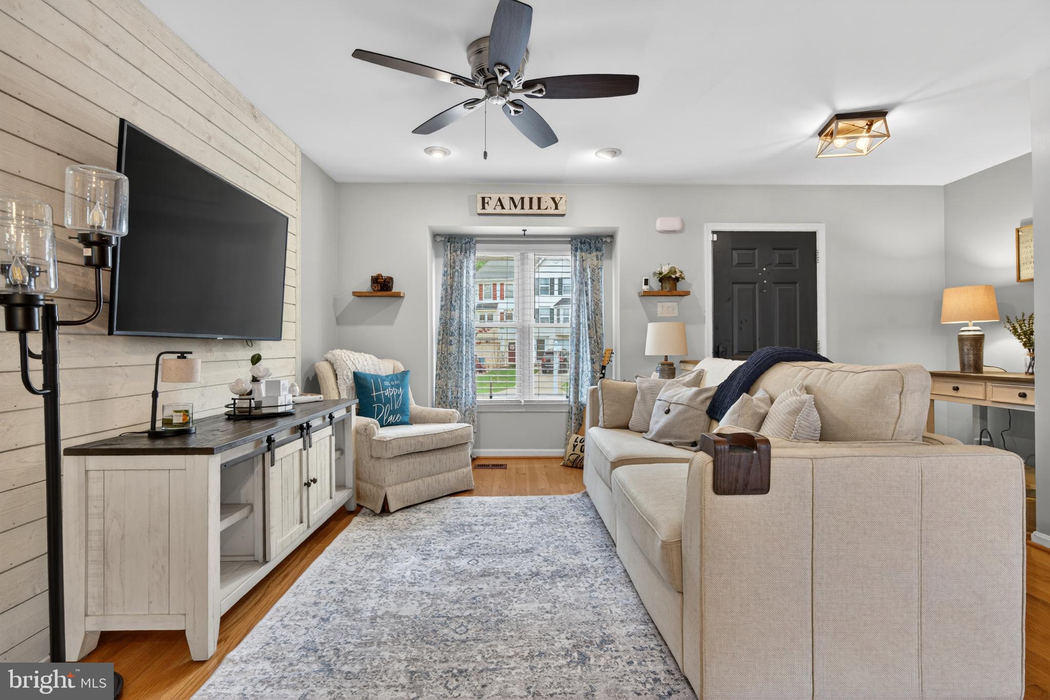 RIVERCHASE - Residential