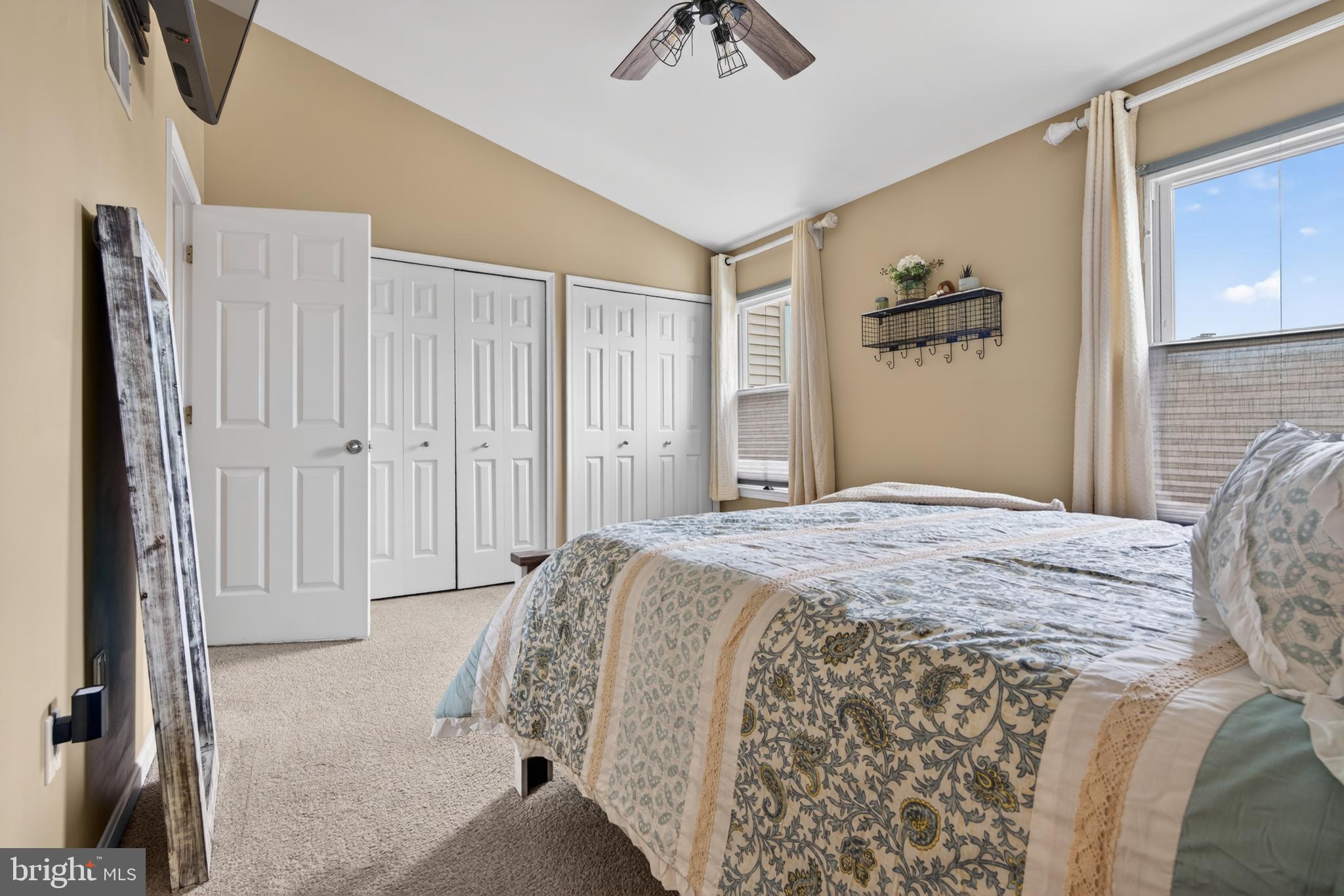 RIVERCHASE - Residential