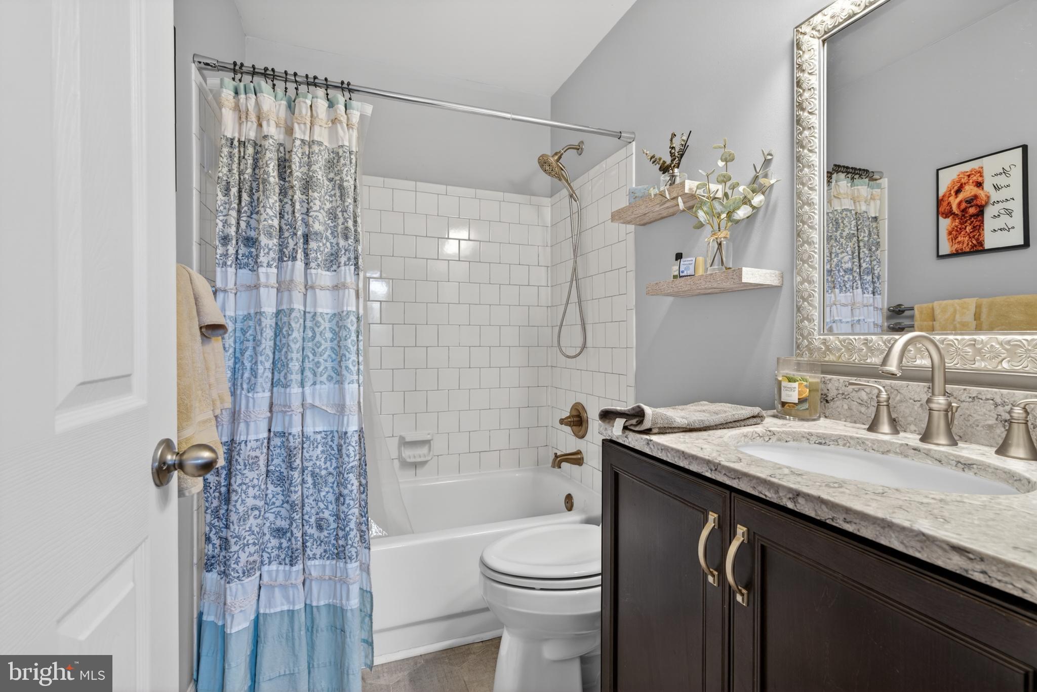 RIVERCHASE - Residential