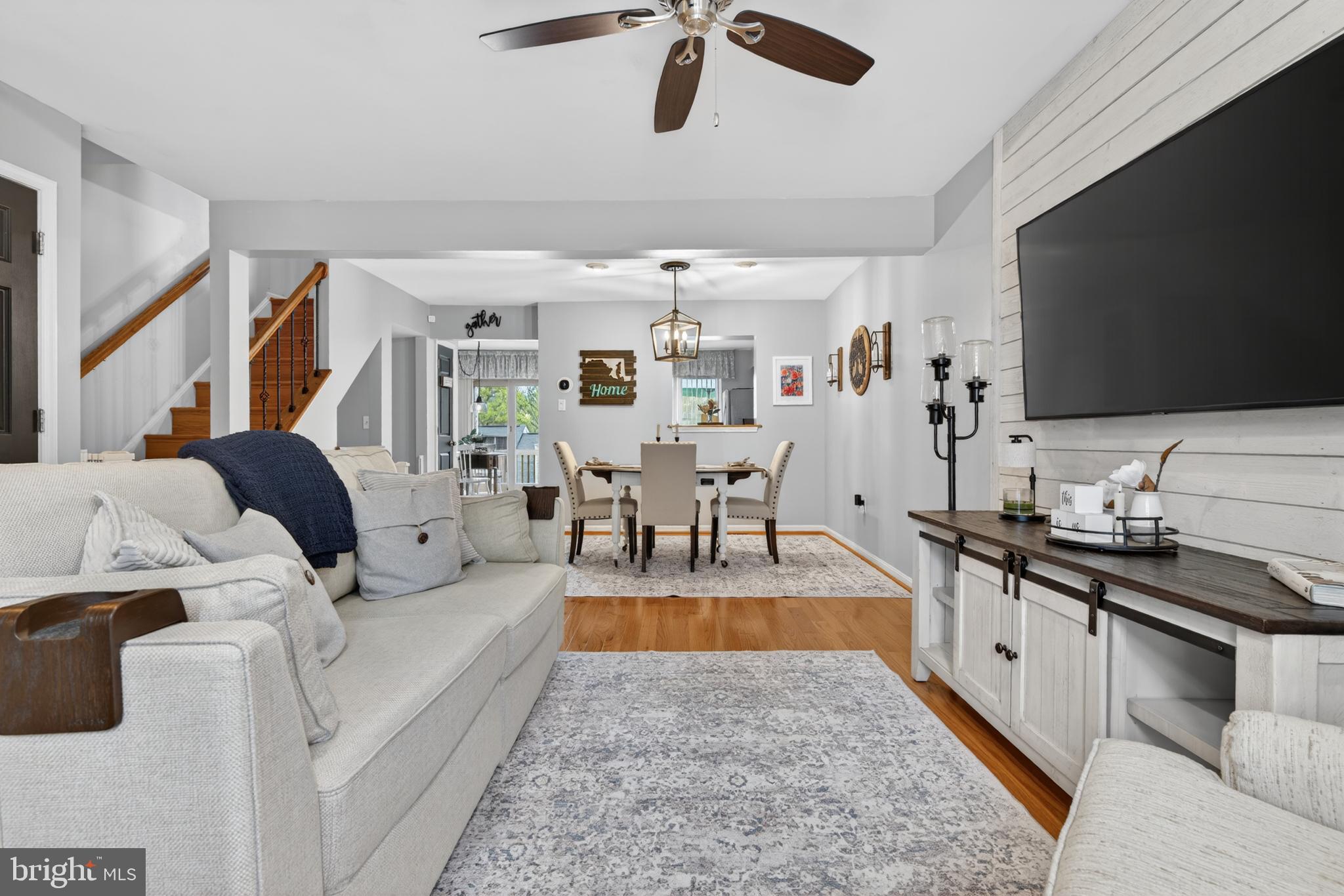 RIVERCHASE - Residential