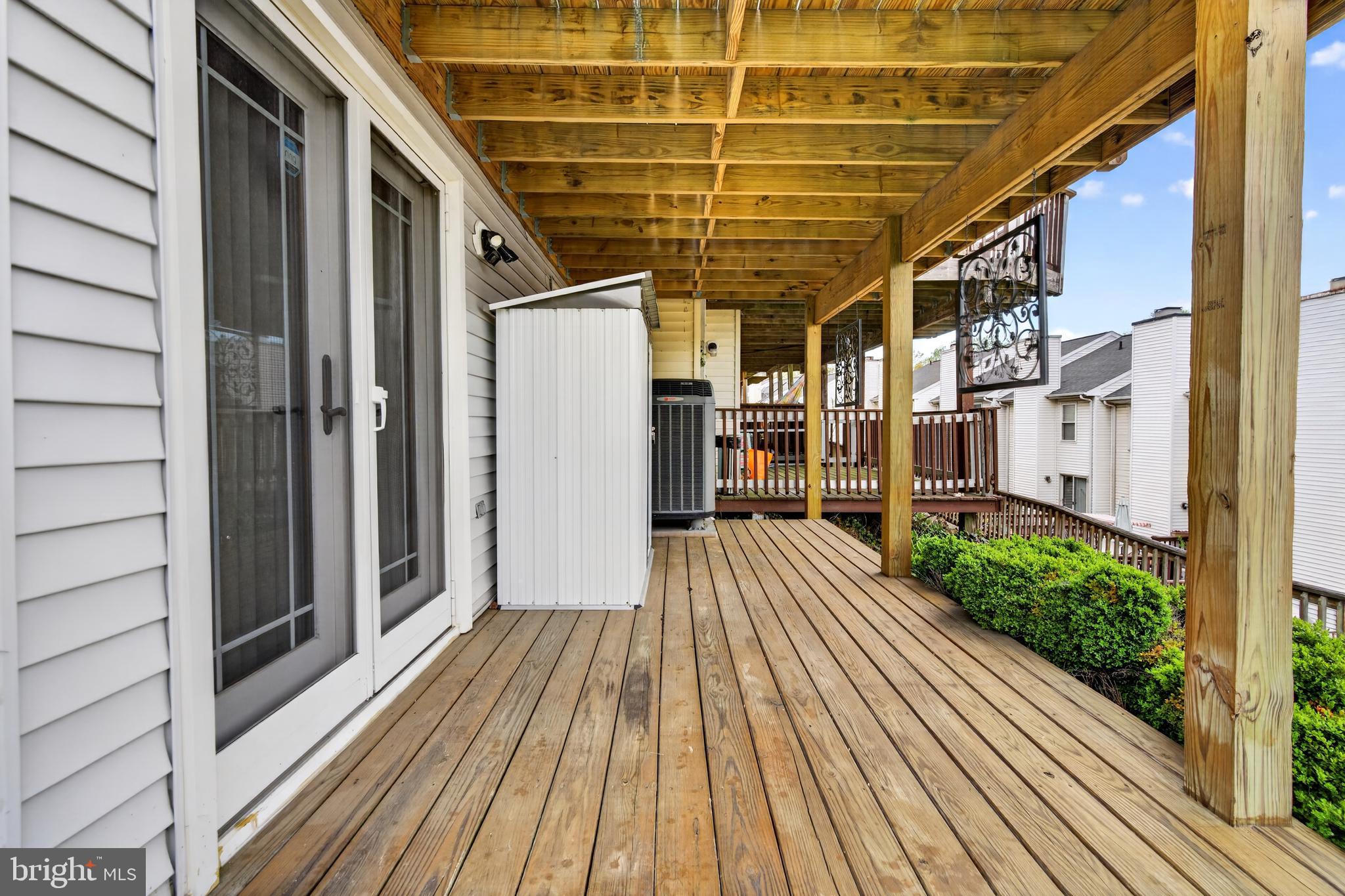 RIVERCHASE - Residential