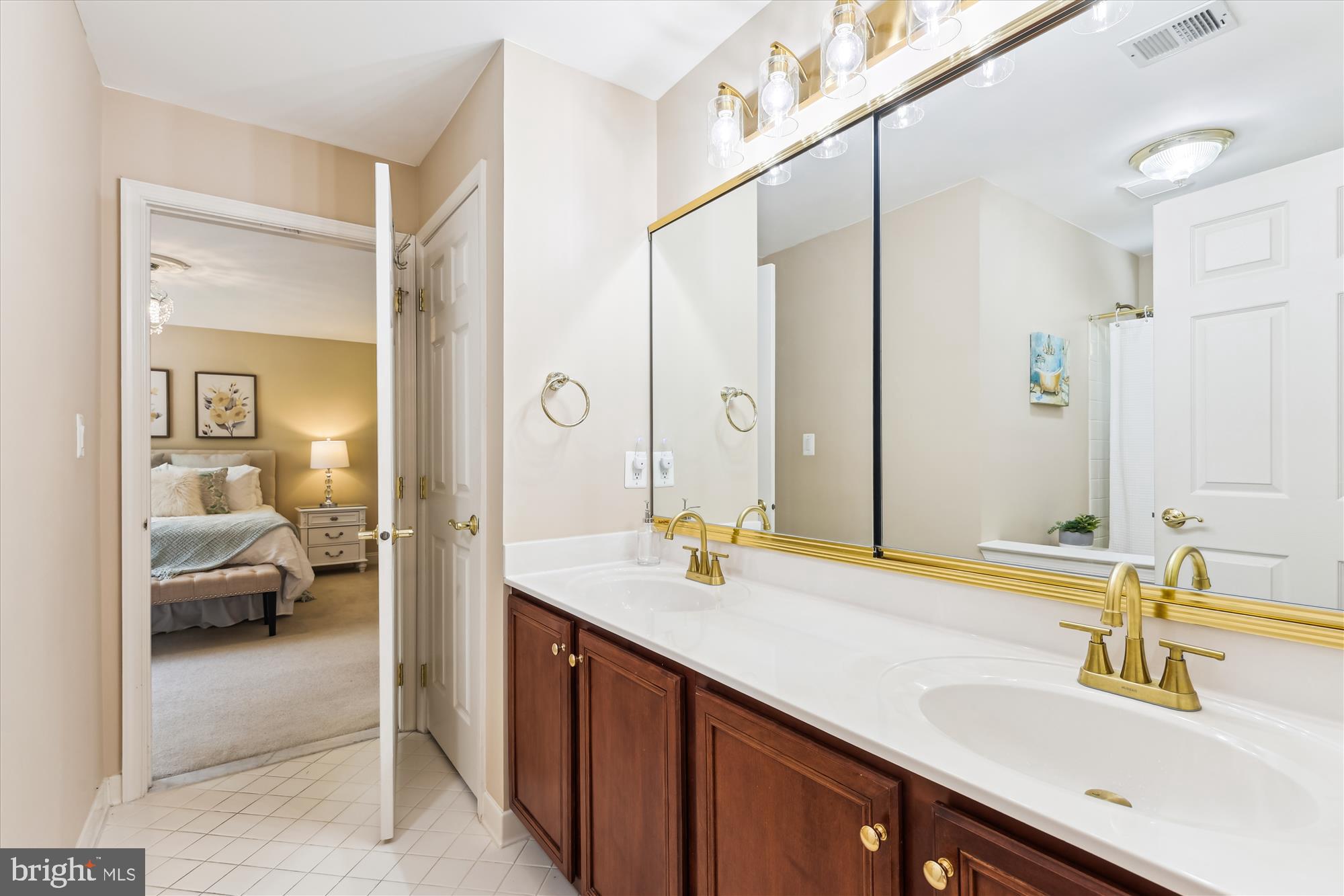 OAKTON CHASE - Residential