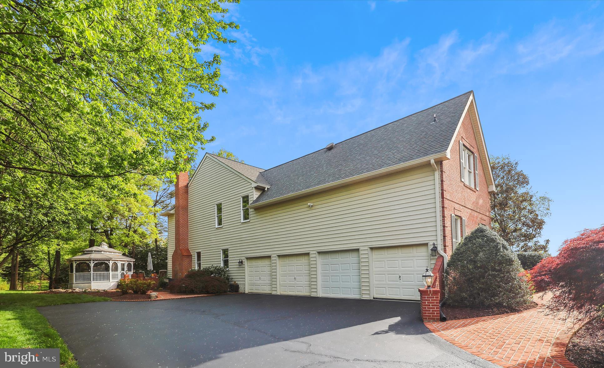 OAKTON CHASE - Residential