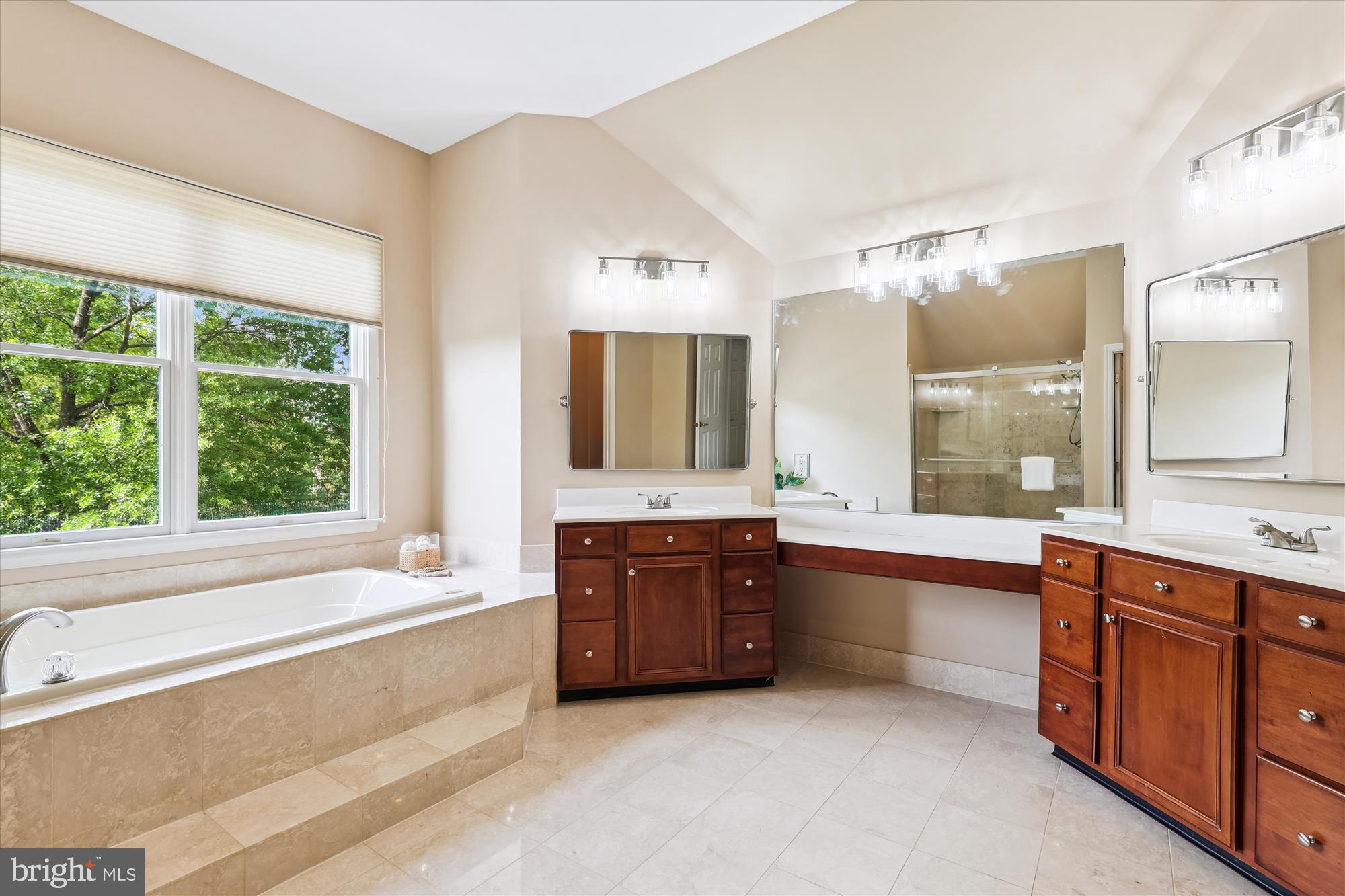 OAKTON CHASE - Residential