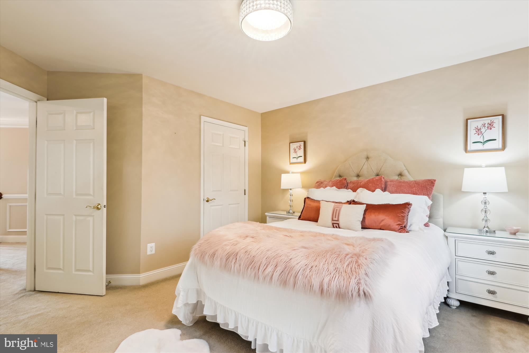 OAKTON CHASE - Residential