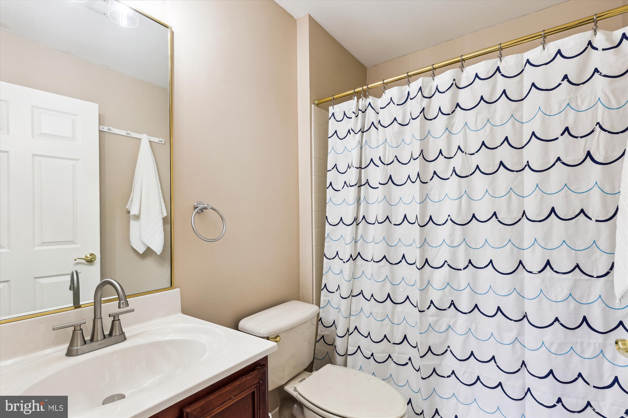 OAKTON CHASE - Residential