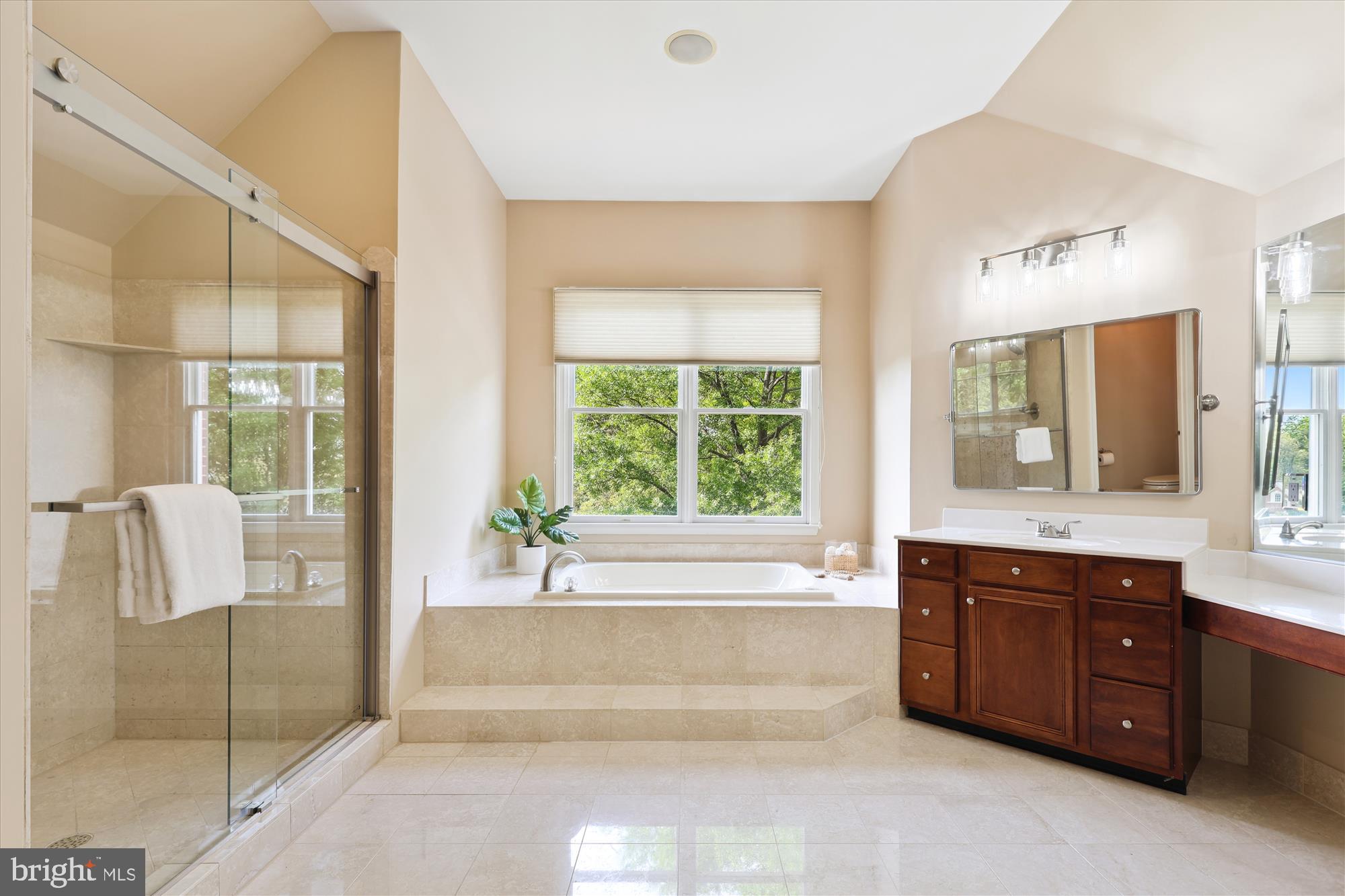 OAKTON CHASE - Residential