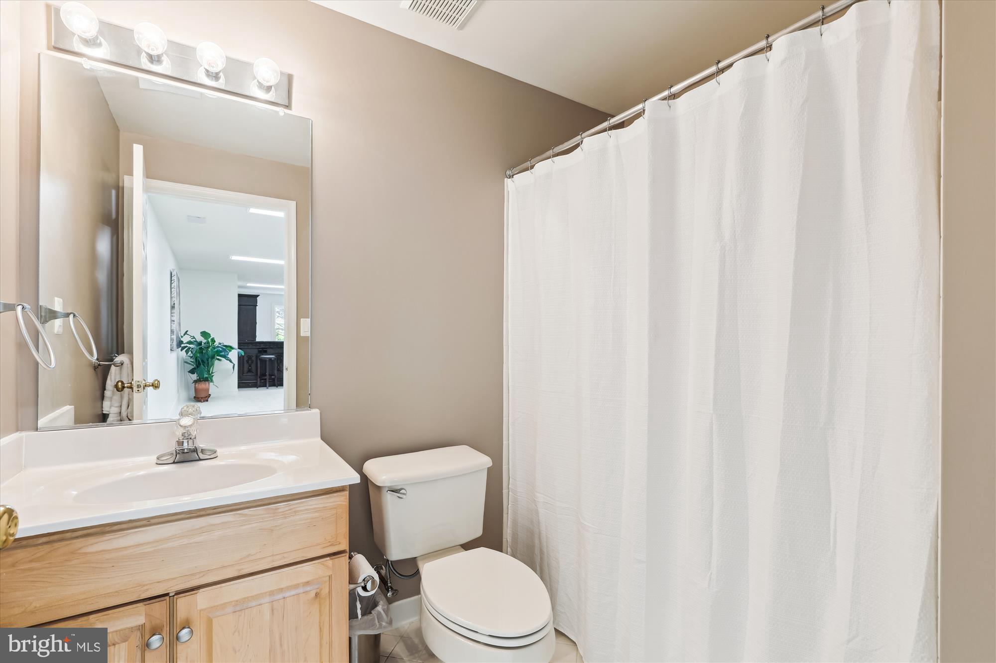 OAKTON CHASE - Residential