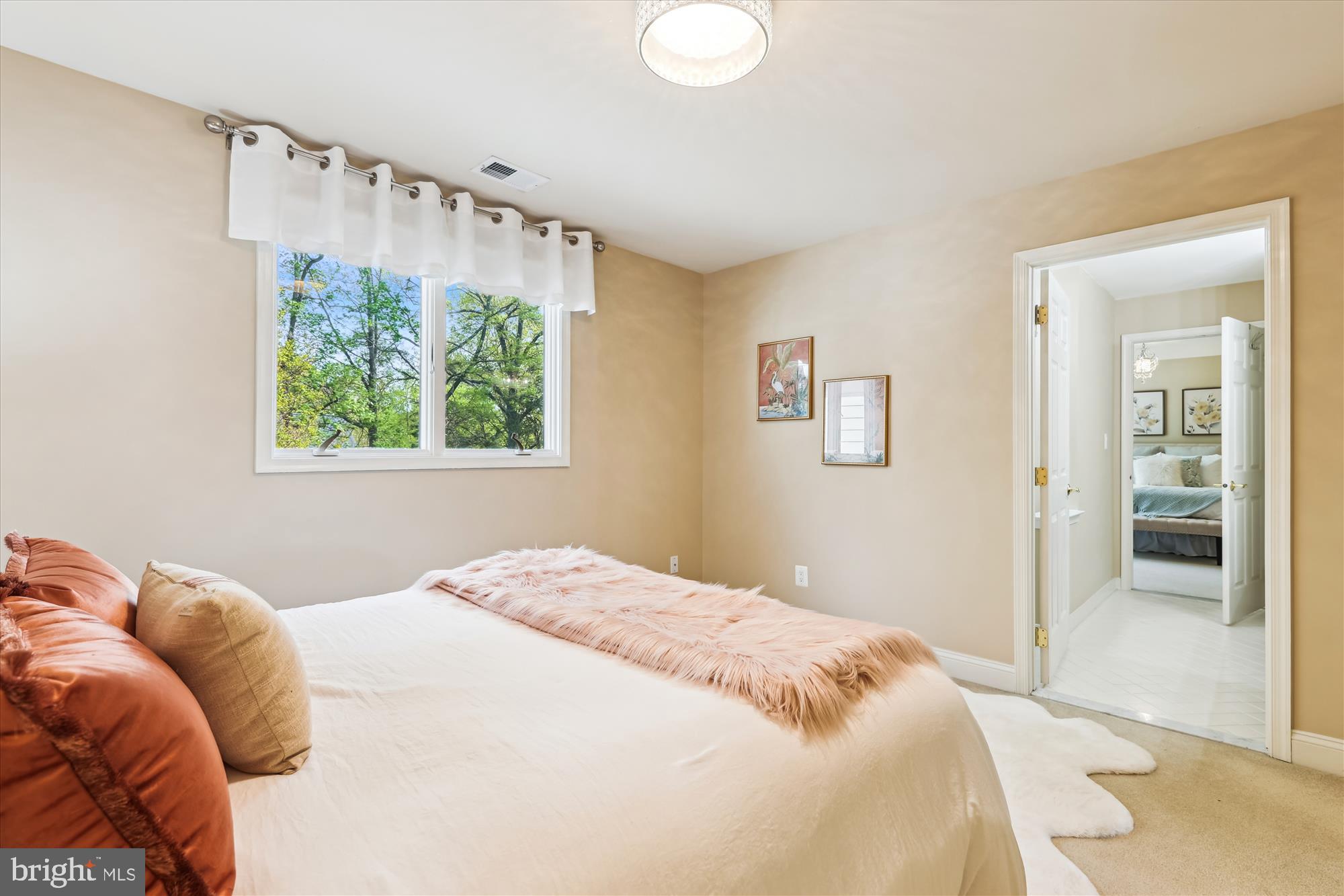 OAKTON CHASE - Residential