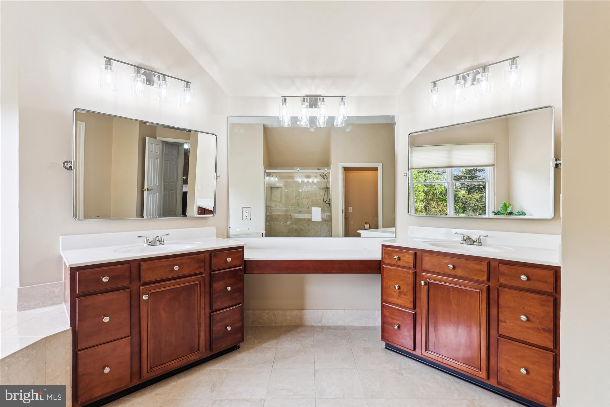 OAKTON CHASE - Residential