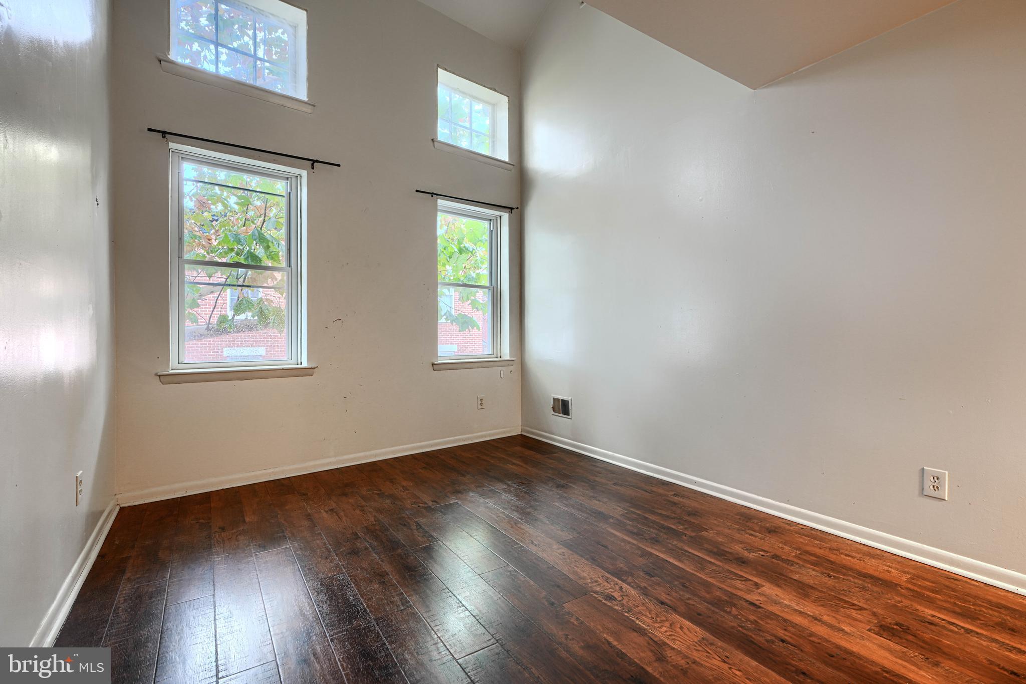 WASHINGTON HILL - Residential