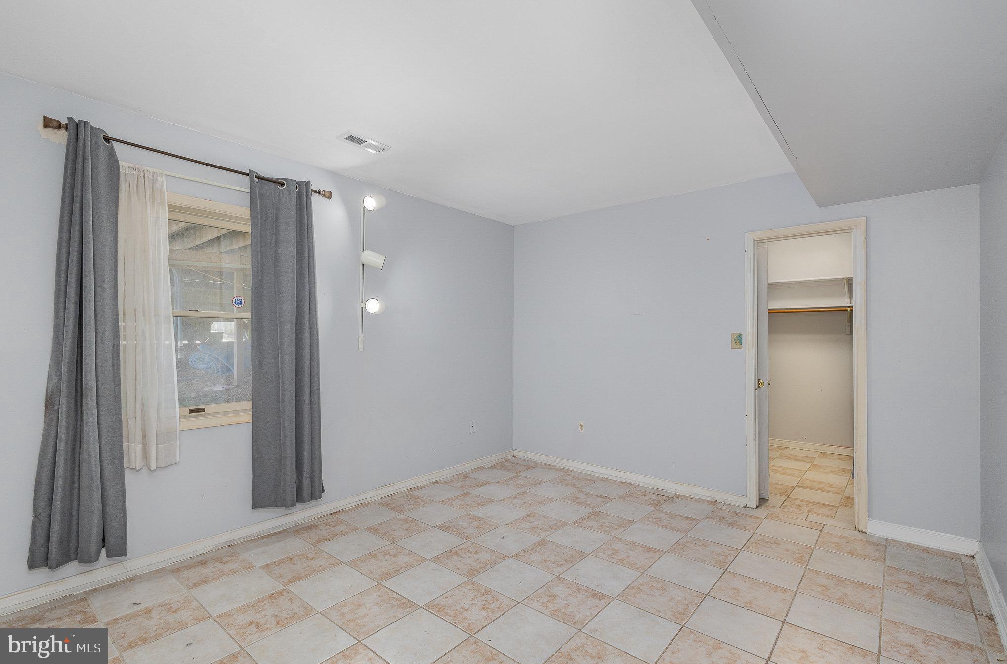 CREEKSIDE - Residential