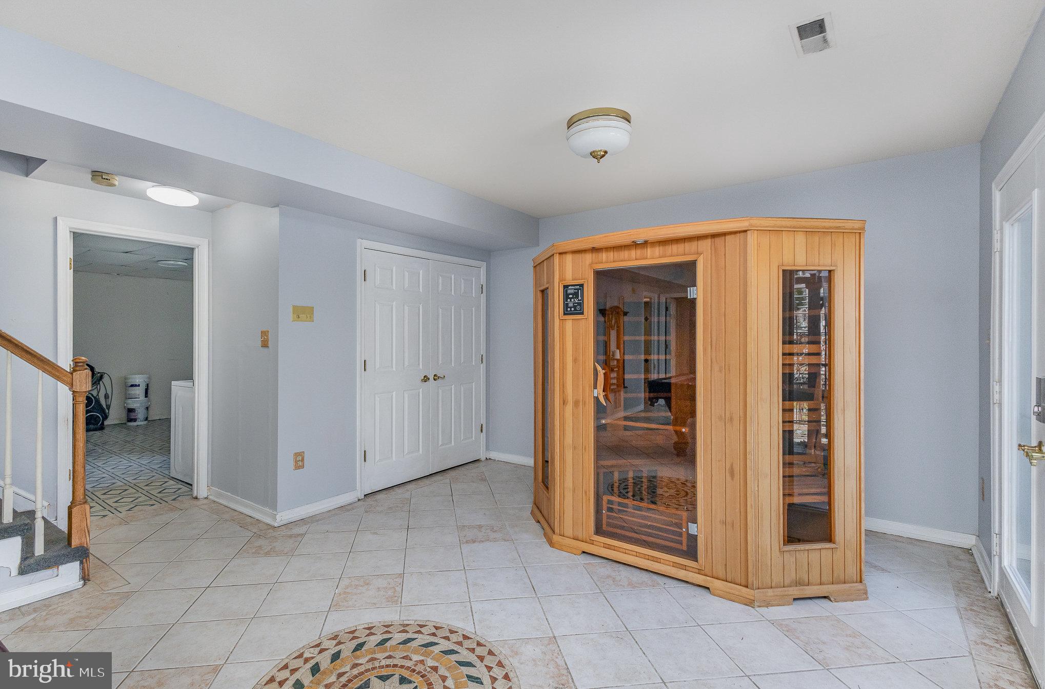 CREEKSIDE - Residential