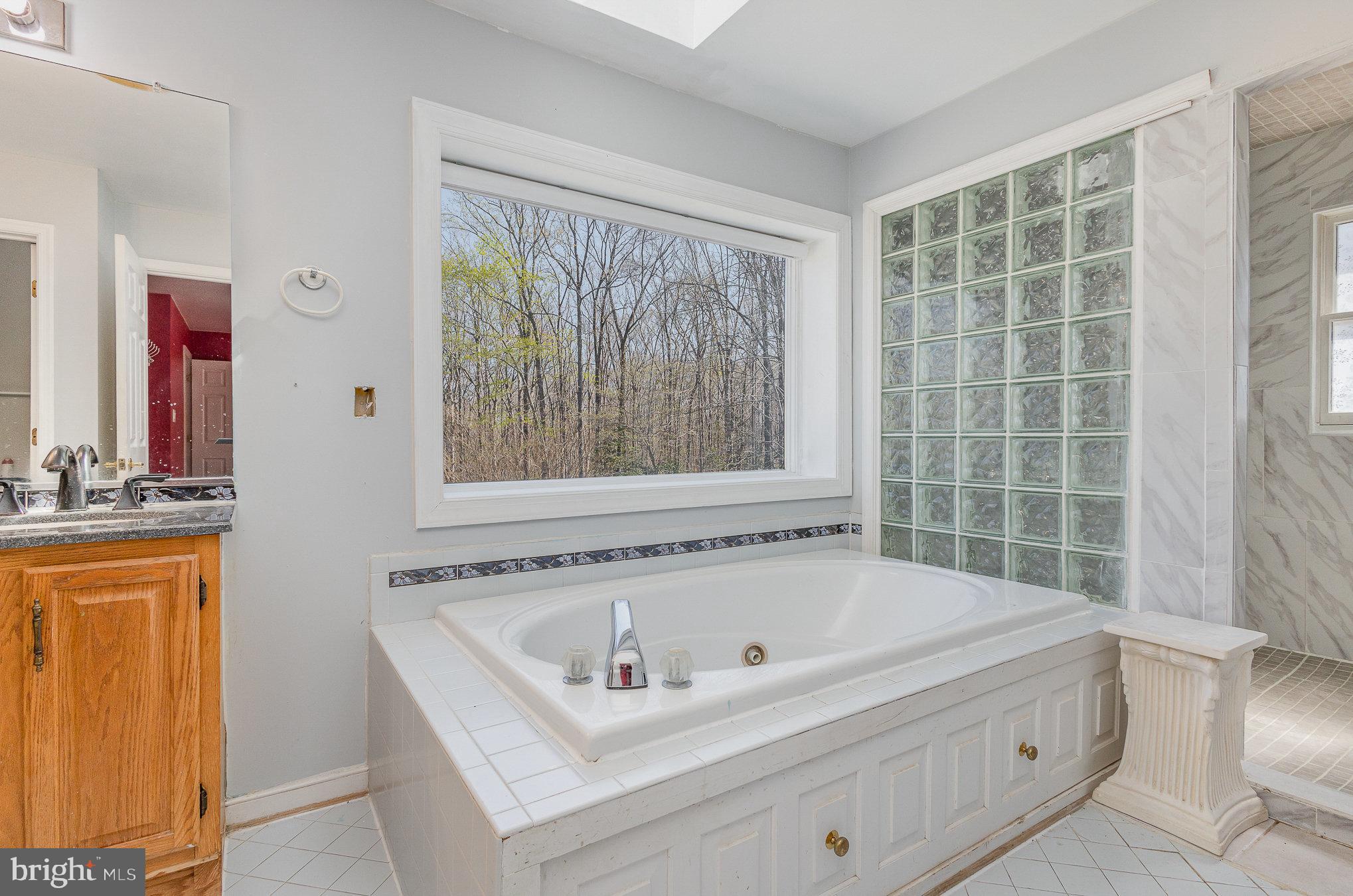 CREEKSIDE - Residential