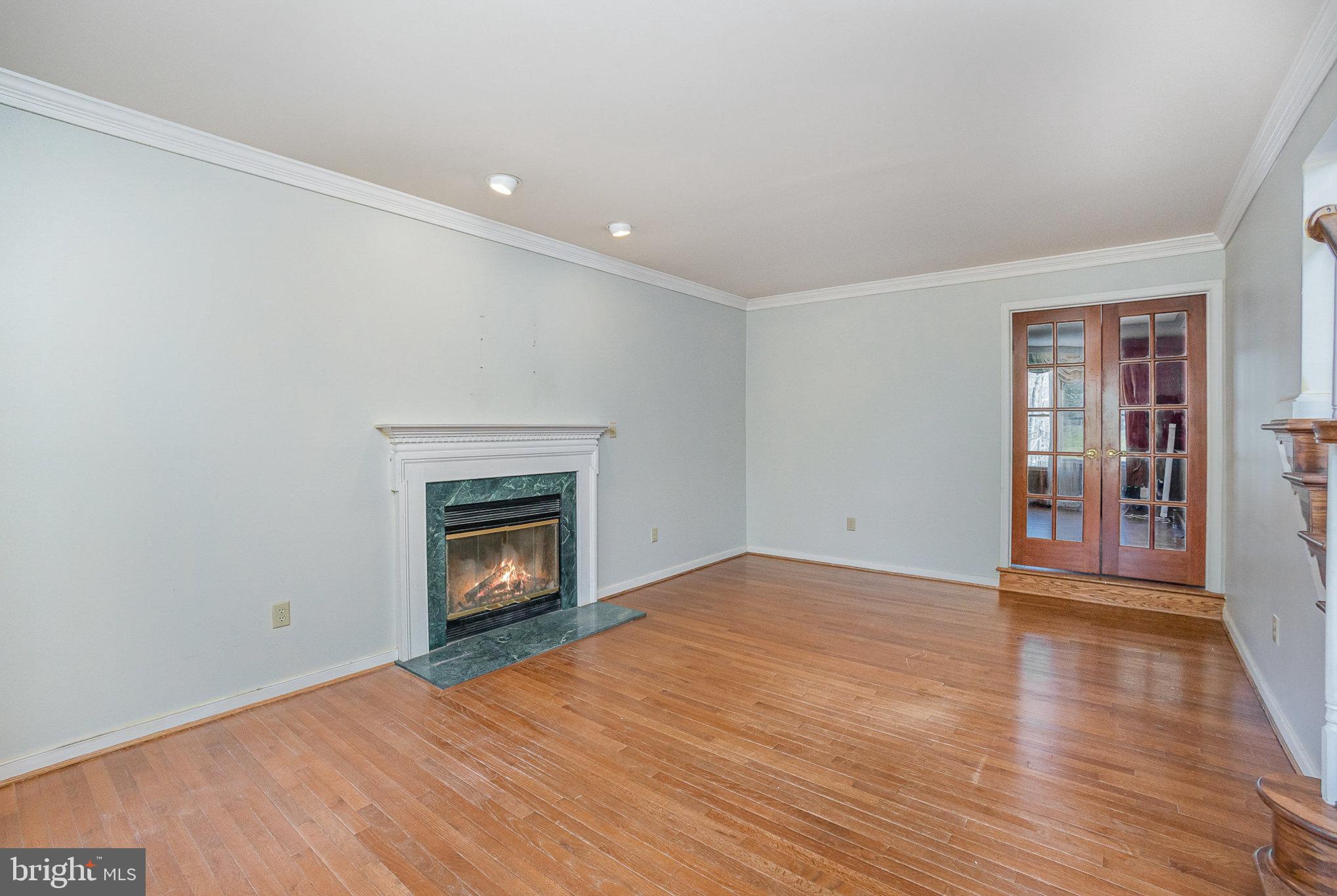 CREEKSIDE - Residential