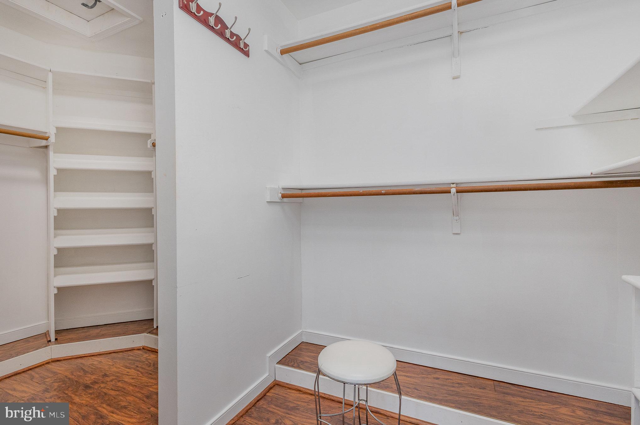 CREEKSIDE - Residential