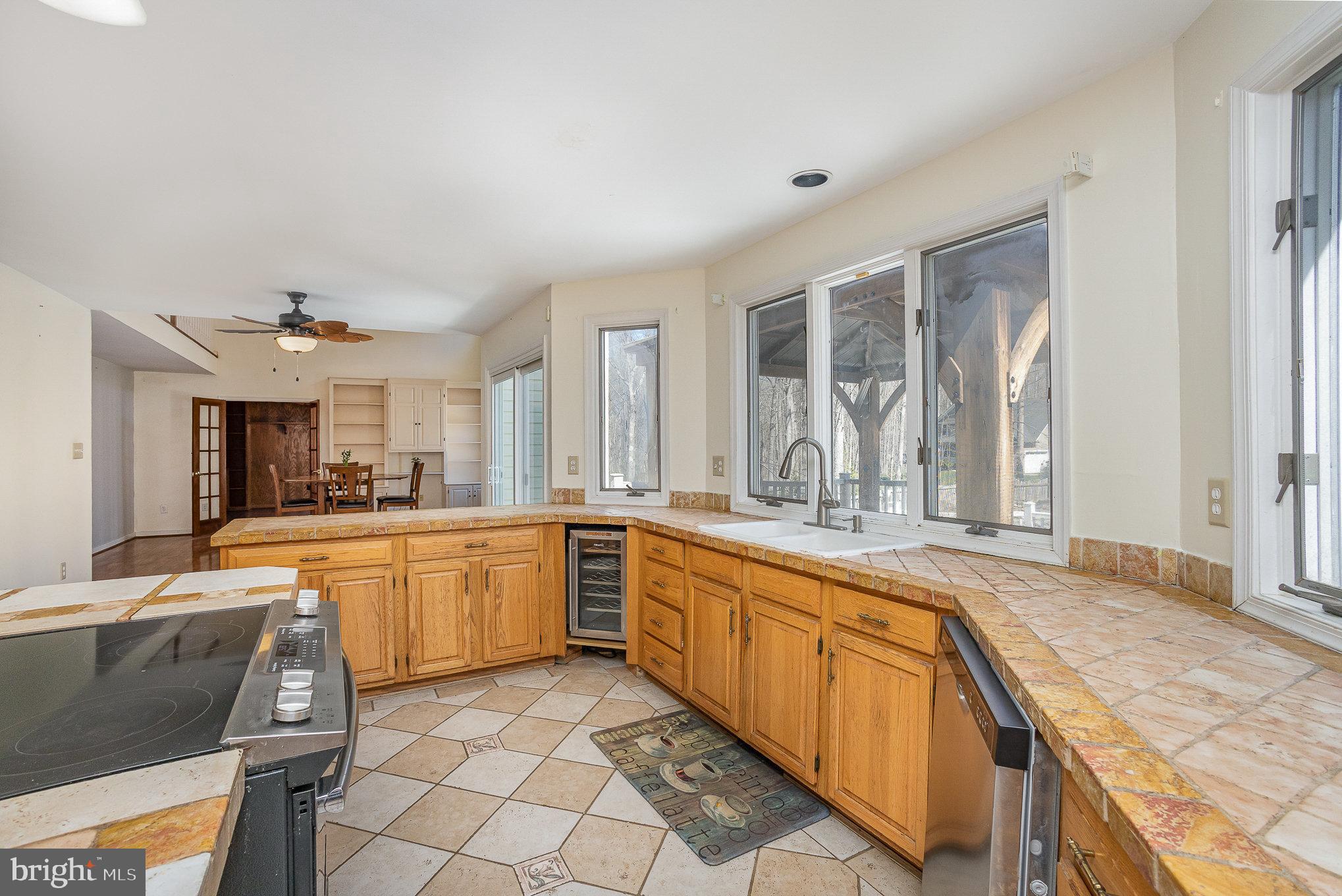 CREEKSIDE - Residential