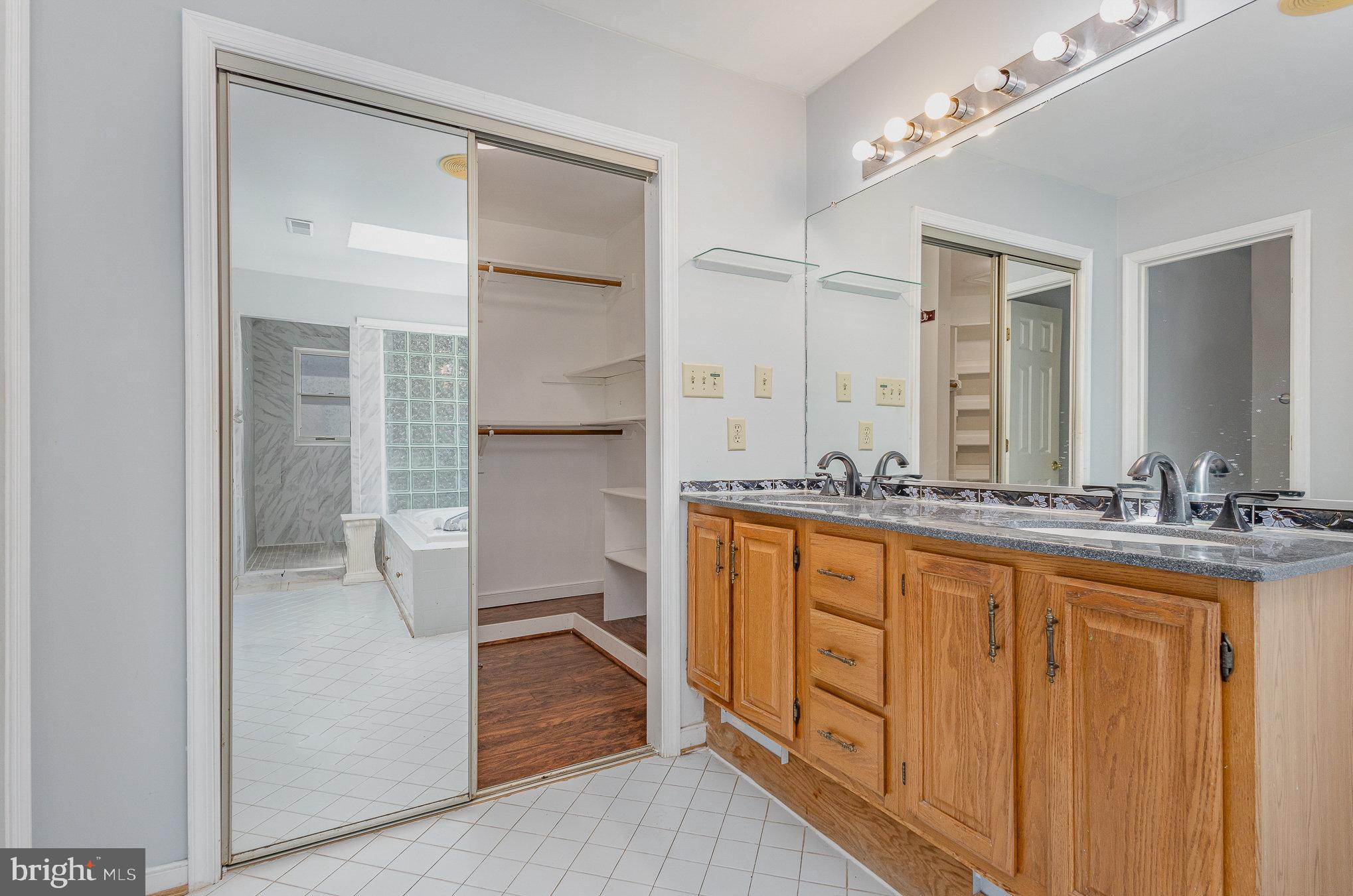 CREEKSIDE - Residential